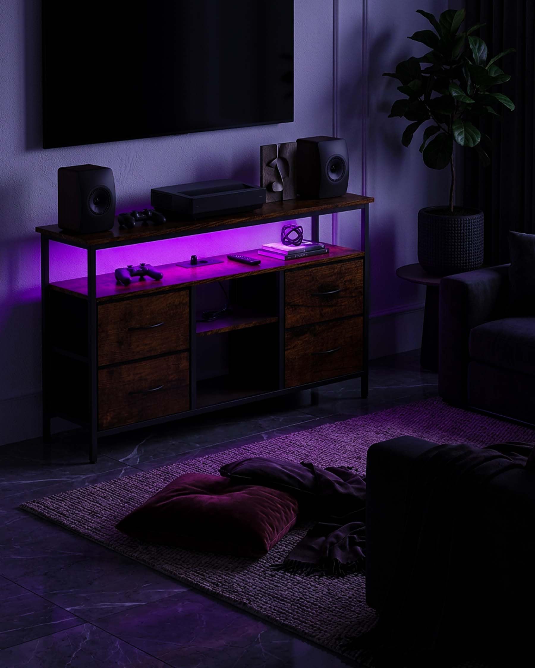 Hitsuki Meuble TV LED Meuble Télé Industriel Noir et Bois 110×30×78cm | PRISES ET RANGEMENT Deux prises et deux ports USB avec câble d’alimentation plus 4 tiroirs en tissu pour un usage quotidien