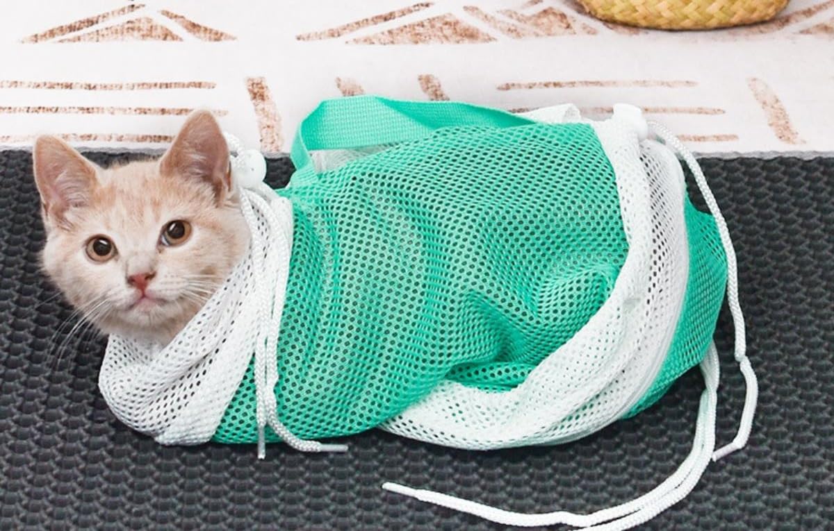 Cat Grooming Bag for Nail Trimming Bathing Adjustable Cat Grooming Washing Bag Cat Restraint Bag Anti Scratch & Bite Bag for Cats Dogs Grooming Cutting Nails Teeth Ears Cleaning Supplies Kit for Cat