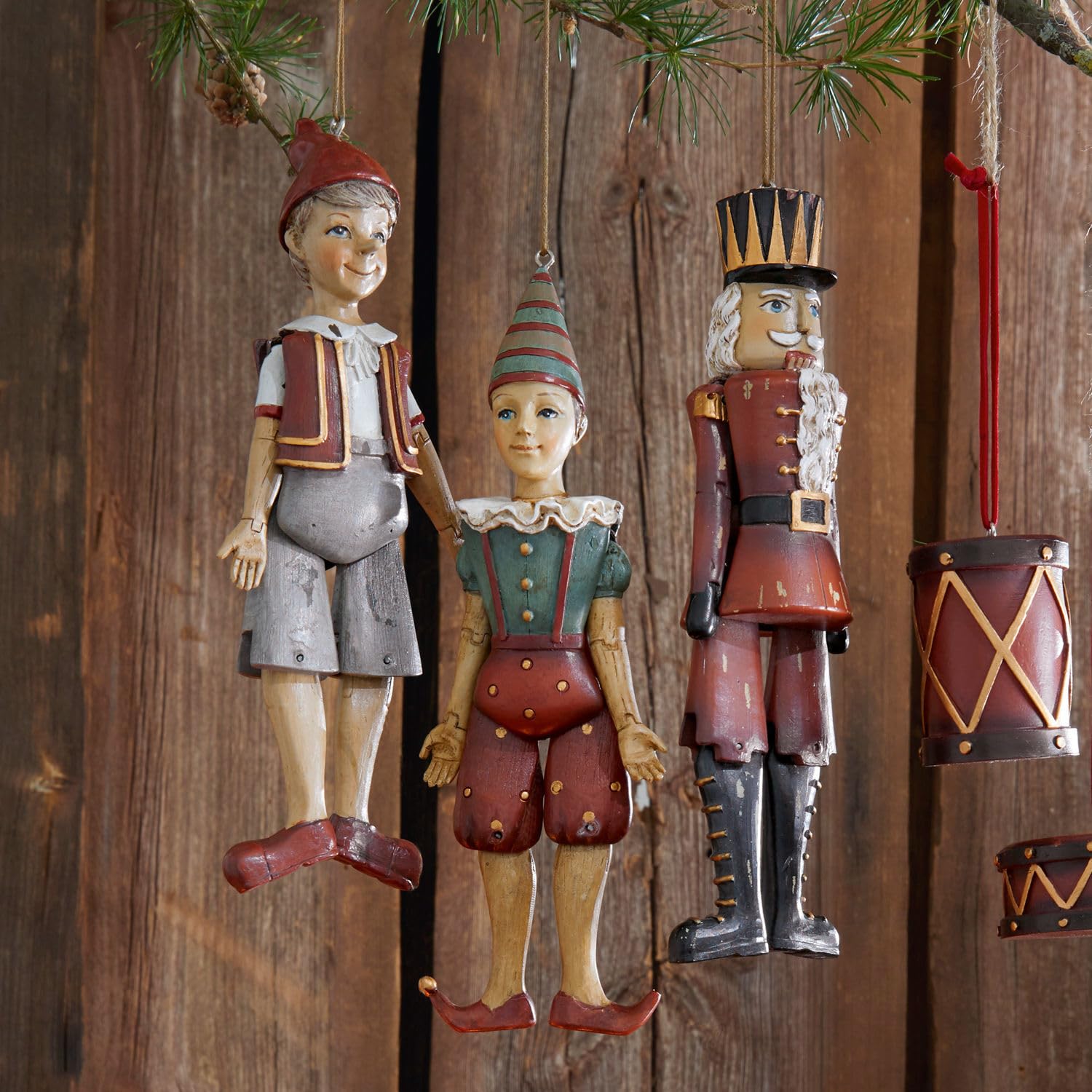 Loberon Figur Set Udine - Weihnachtsdeko Für Baum & Fenster - Harlekin, Nussknacker & Junge mit Mütze - Aus Polyresin - Handbemalt - 3 Figuren, bunt | Feine Handbemalung - Nostalgischer Charme - Baumanhänger - Weihnachtsdekoration - Nussknacker - Polyresi