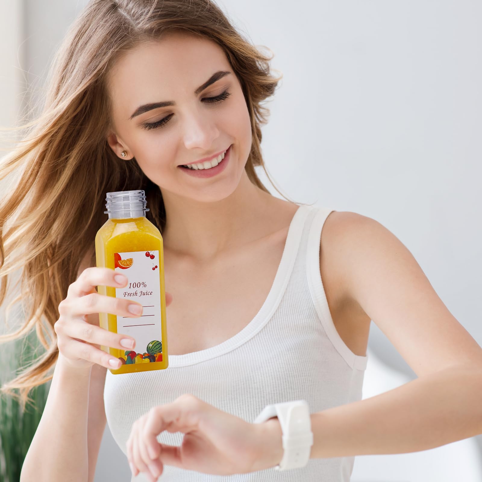 Botellas de plástico para jugo, 150 botellas de agua vacías de plástico de 12 onzas con tapas, reutilizables, transparentes, recipientes para bebidas, jugos, batidos, agua con 2 cepillos, 2 embudos
