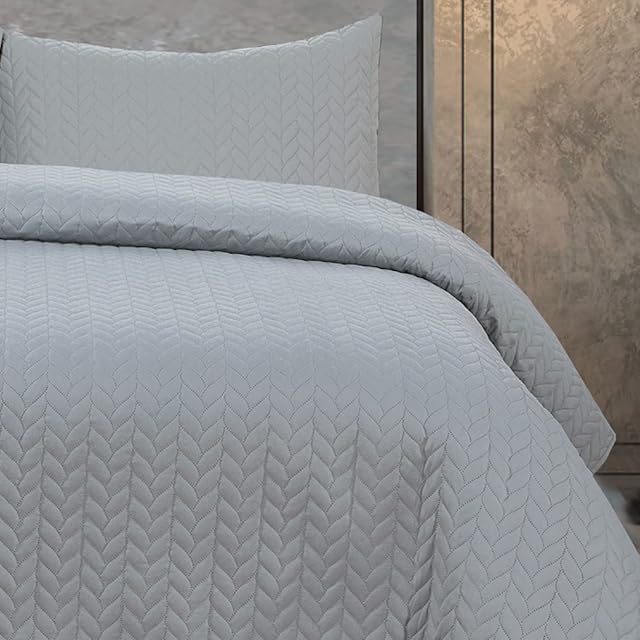 Linen Home - Charlotte Quilted Bedspreads King Size 245x260cm - 3Pcs Silver Quilted Throw Set Soft Microfiber Lightweight Coverlet with 2 Pillowcases 50x75cm for All-Season (Silver, 245x260cm)