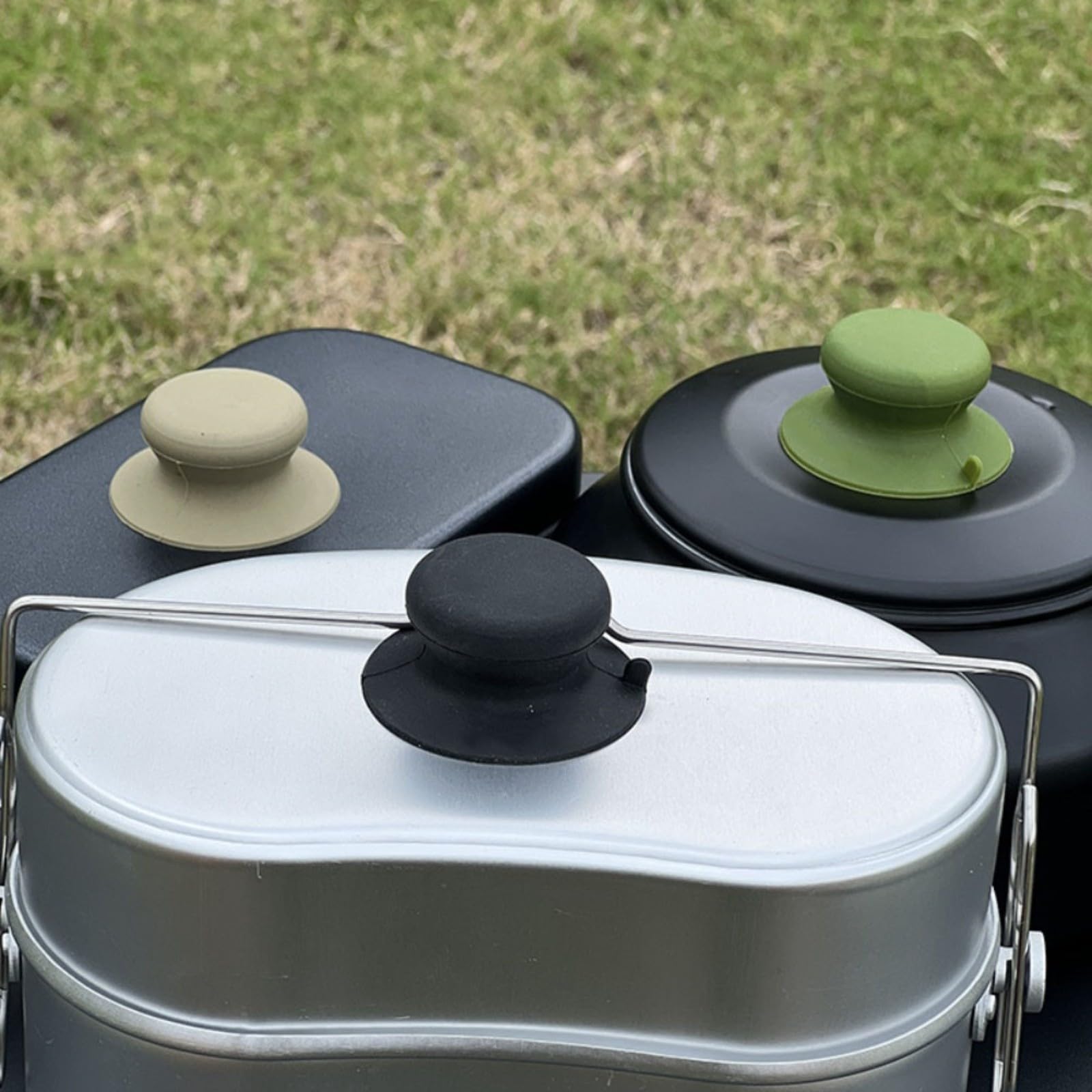 CWOQOCW Manopole per coperchio di pentole, in silicone, a ventosa, per coperchio della pentola, resistente al calore, set da 3 pezzi (nero)