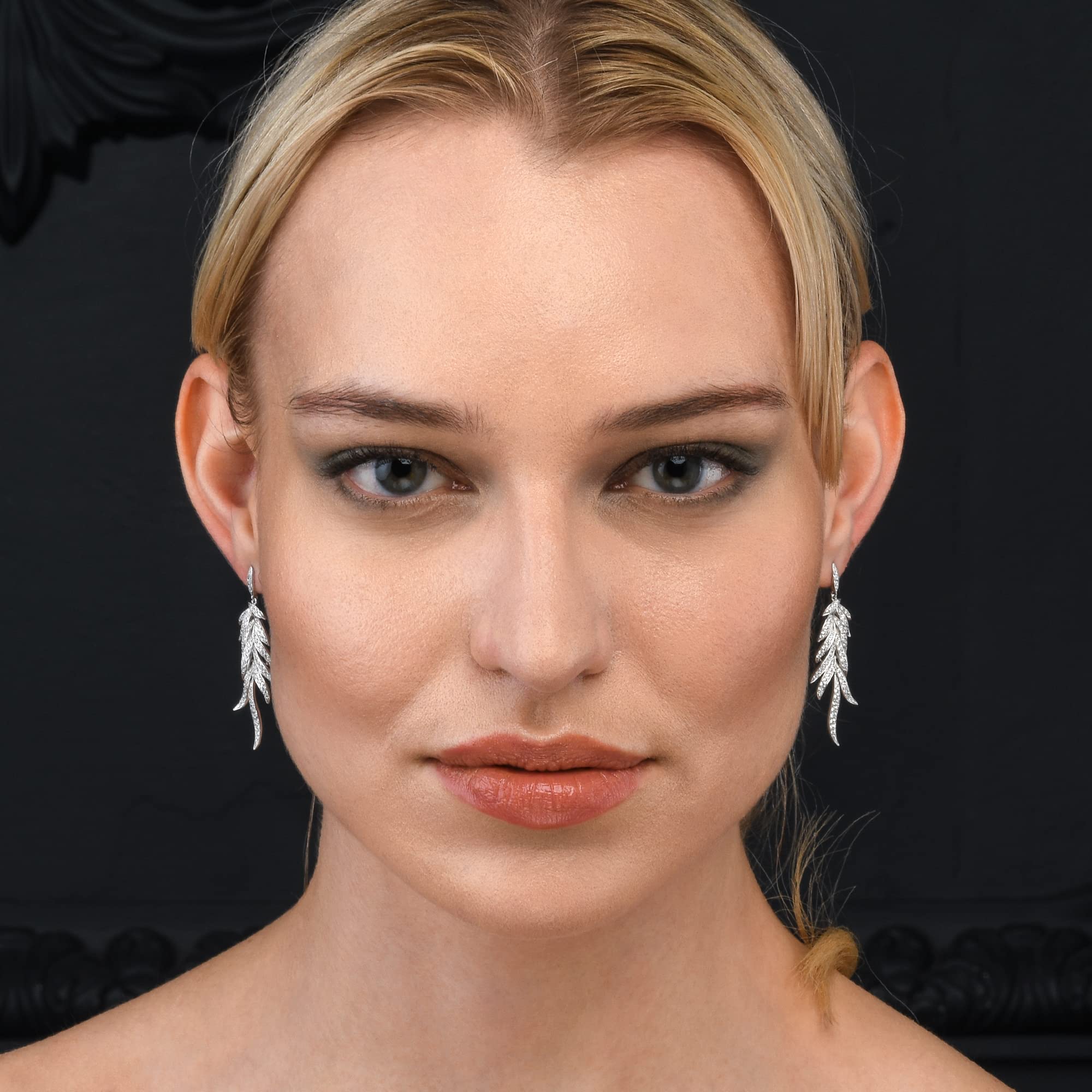 namana Lange Ohrringe aus 925 Sterlingsilber für Damen und Mädchen baumelndes Blattmuster mit Zirkonia-Steinen, lange Ohrringe für Frauen aus 925 Sterling-Silber mit Geschenkbox