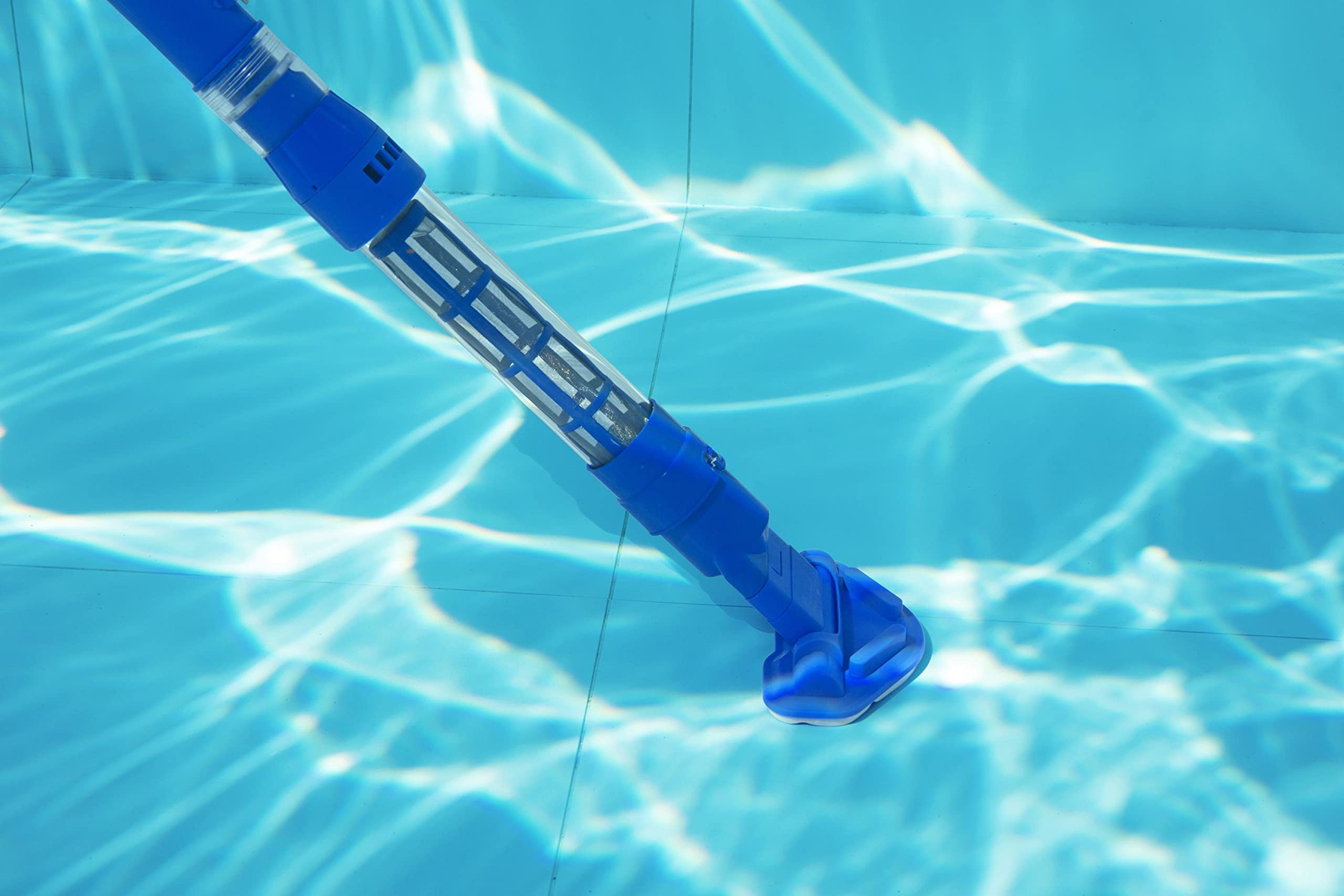 BESTWAY Aspirateur electrique rechargeable AquasurgeTM pour piscines jusqua 6,10m de diametre