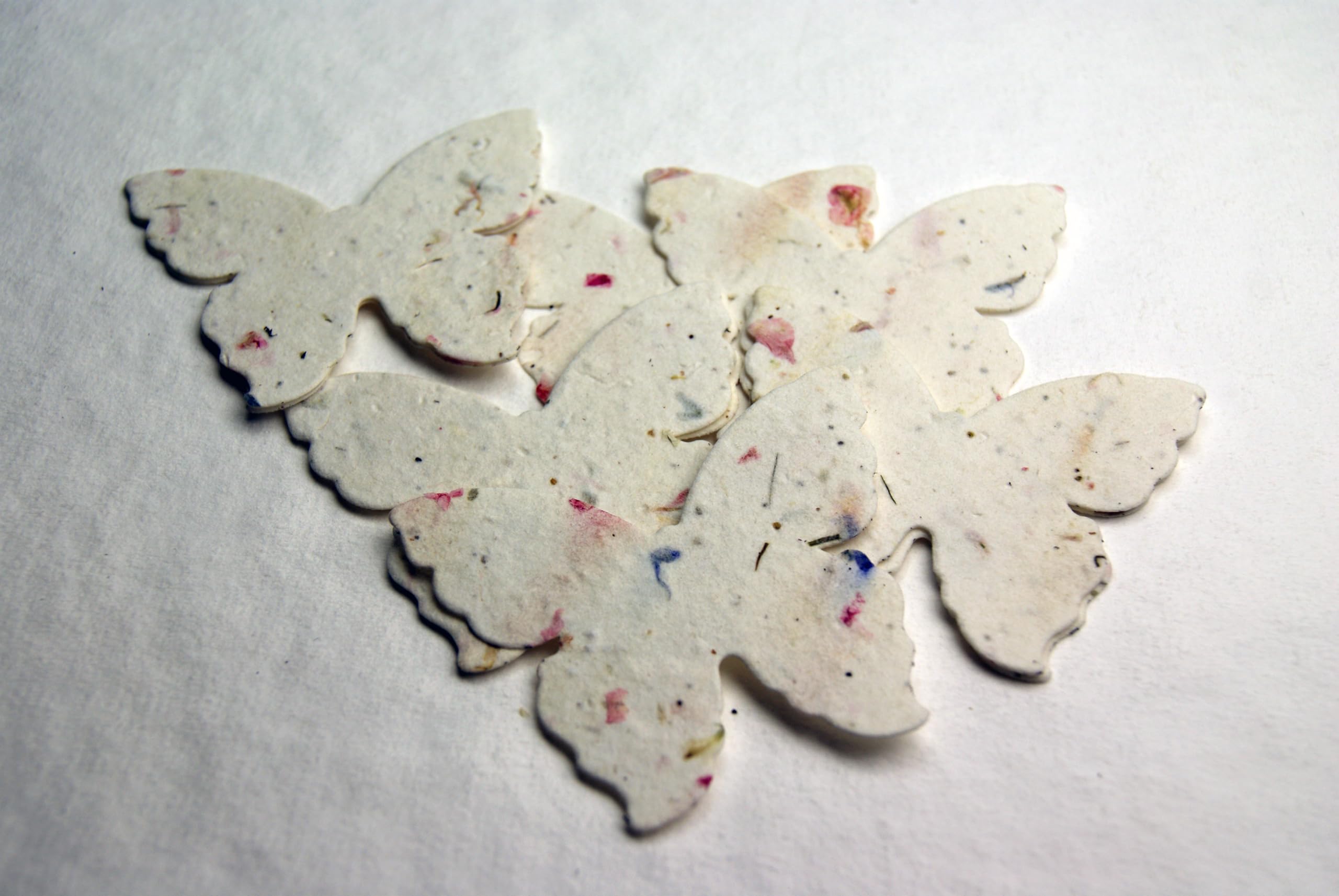 Juego de 24 mariposas de papel de semillas con fibras y pétalos 100% reciclados #17s - 3 pulgadas