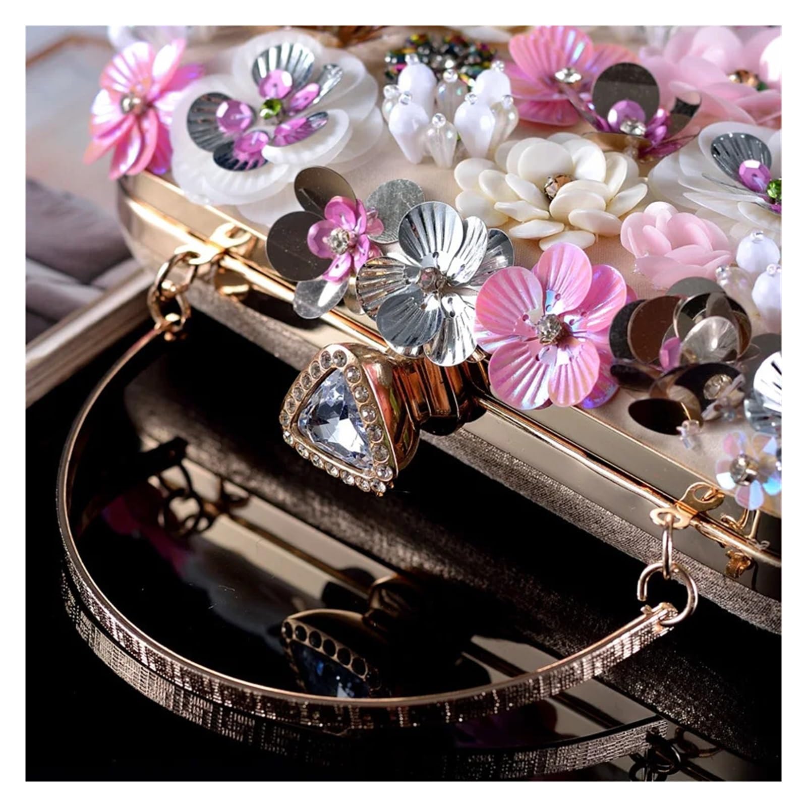 Handgemachte florale Hochzeits-Clutch – elegante Banketttasche mit dekorativen Blumenakzenten, multifunktionale Kosmetiktasche