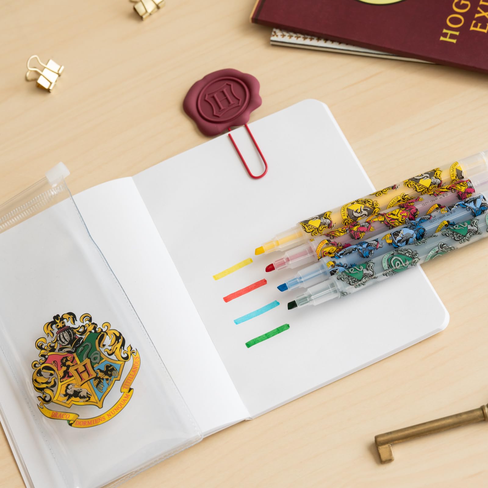 Grupo Erik Harry Potter Stationery Set | Harry Potter Pencil Case With A6 Notebooks, Highlighters, Sticky Notes, Paper Clips, Stickers, Pen, Pencil | Harry Potter Gifts | Harry Potter Merchandise