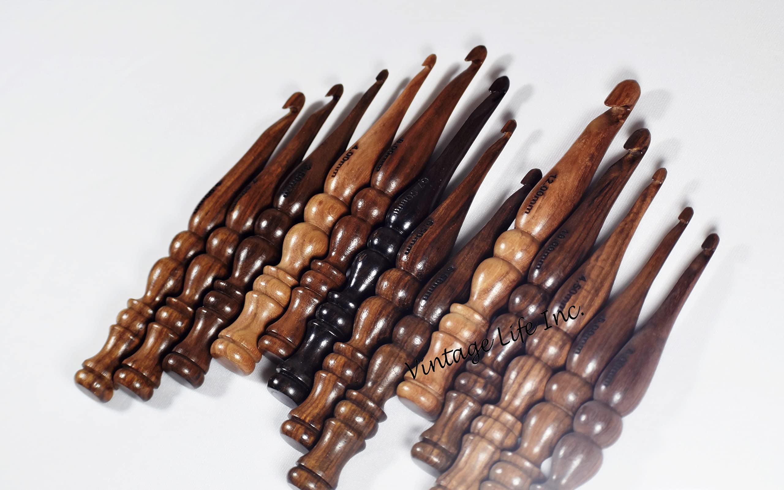 DnU Avenue Drewniane ergonomiczne haczyki do szydełkowania, zestaw 13 haczyków, rozmiar od 3,5 mm do 12 mm, ręcznie robione, do artretycznych rąk, trwałe, lekkie i łatwe w trzymaniu, narzędzia do