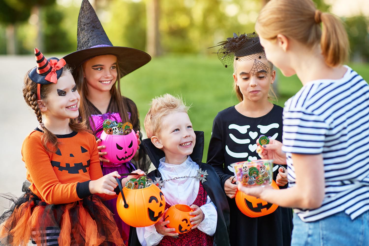 Fruidles Halloween Tricky Treat Master Bag, Trick-Or-Treat Party Bag Fillers, individually Wrapped in Multi-Color Design Foils, Kosher Certified (1 Pound)