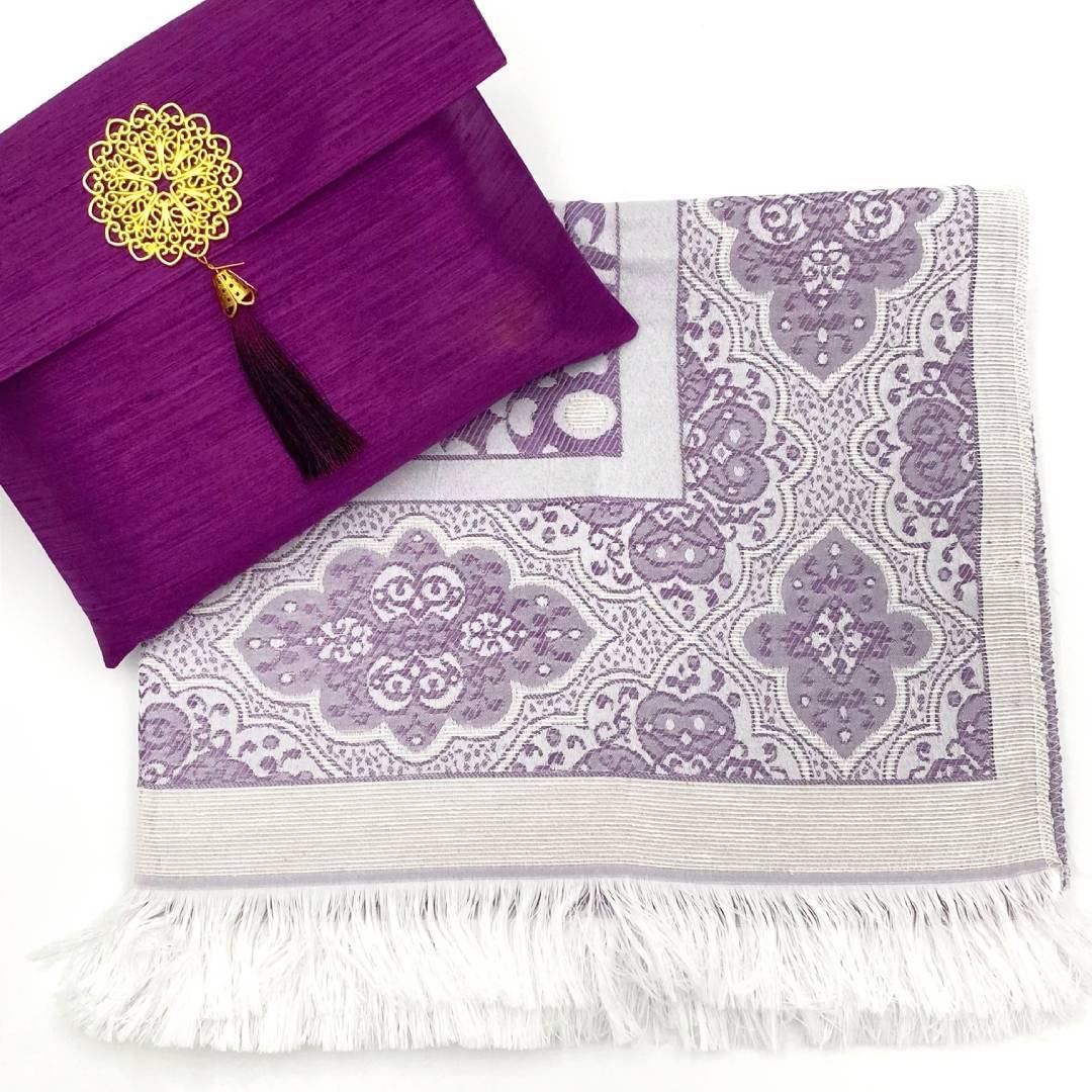 ZayoshePremium Prayer Rug with Pouch – Turkish Prayer Mat – سجادة صلاة – Fine Quality Silk – 70x110cm – Elegant & Soft – Perfect Islamic Gift for Hajj, Umrah, Eid & Ramadan - Royal Purple