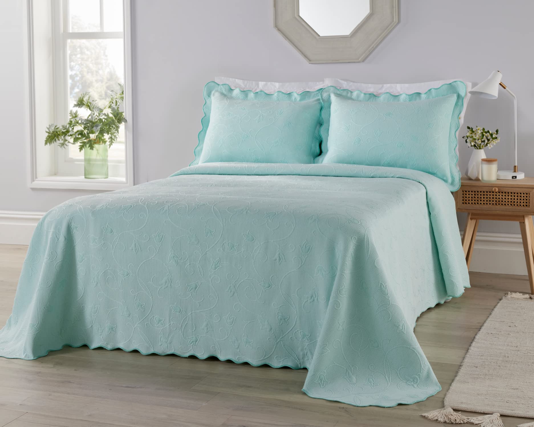 Diana Cowpe Mint Green Double Bed Throw Bedspreads & Coverlets | Beautiful Victoriana Portugese Matelassé Floral Textured Scalloped Edge Blanket Lightweight Summer Layer (240 X 260Cm)
