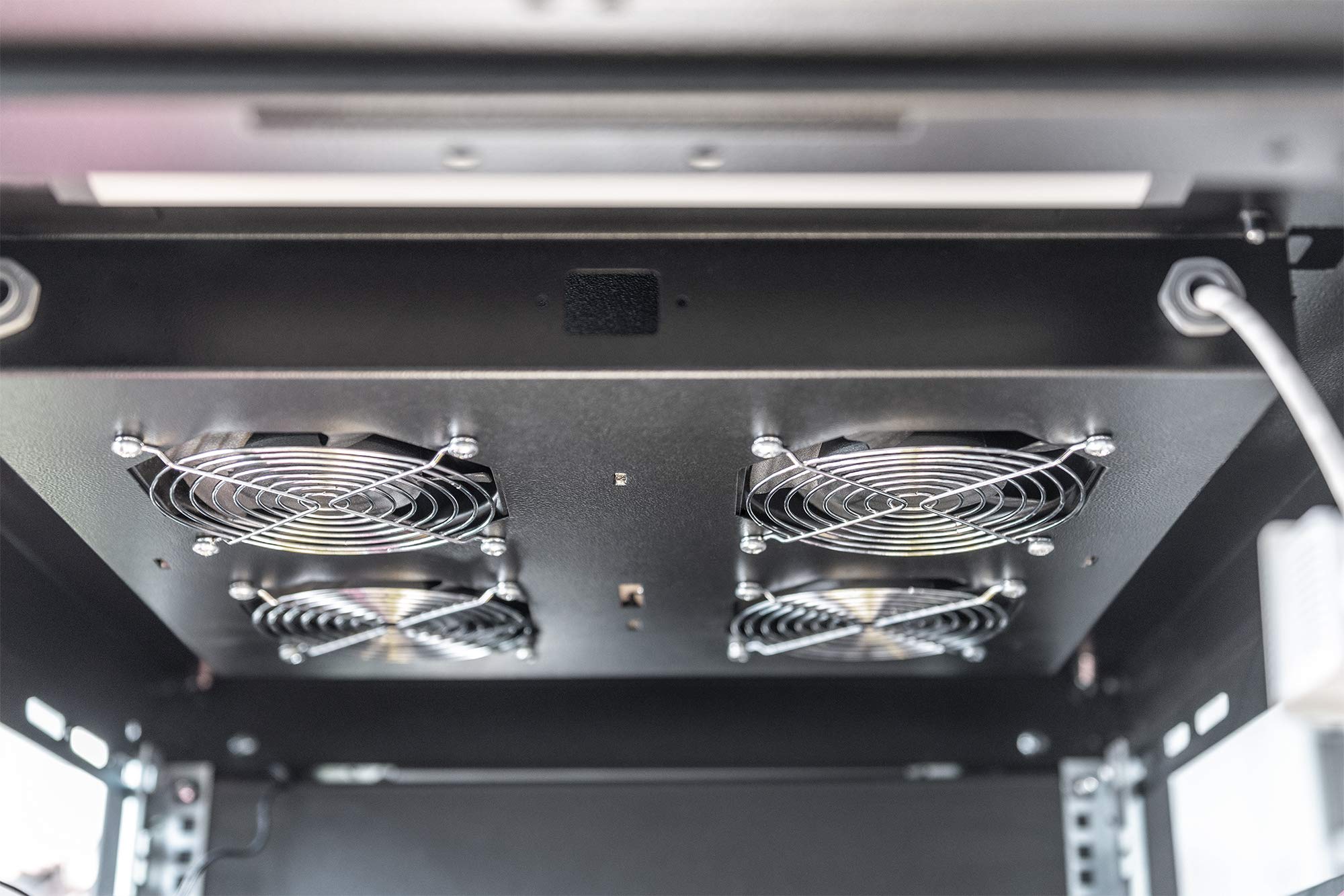 DIGITUS Unità di ventilazione per armadio di rete da 19 pollici - 4 ventole - Termostato - Portata d'aria 9,3 m³ al minuto - per Unique, Unique Light e serie Server-N - Nero