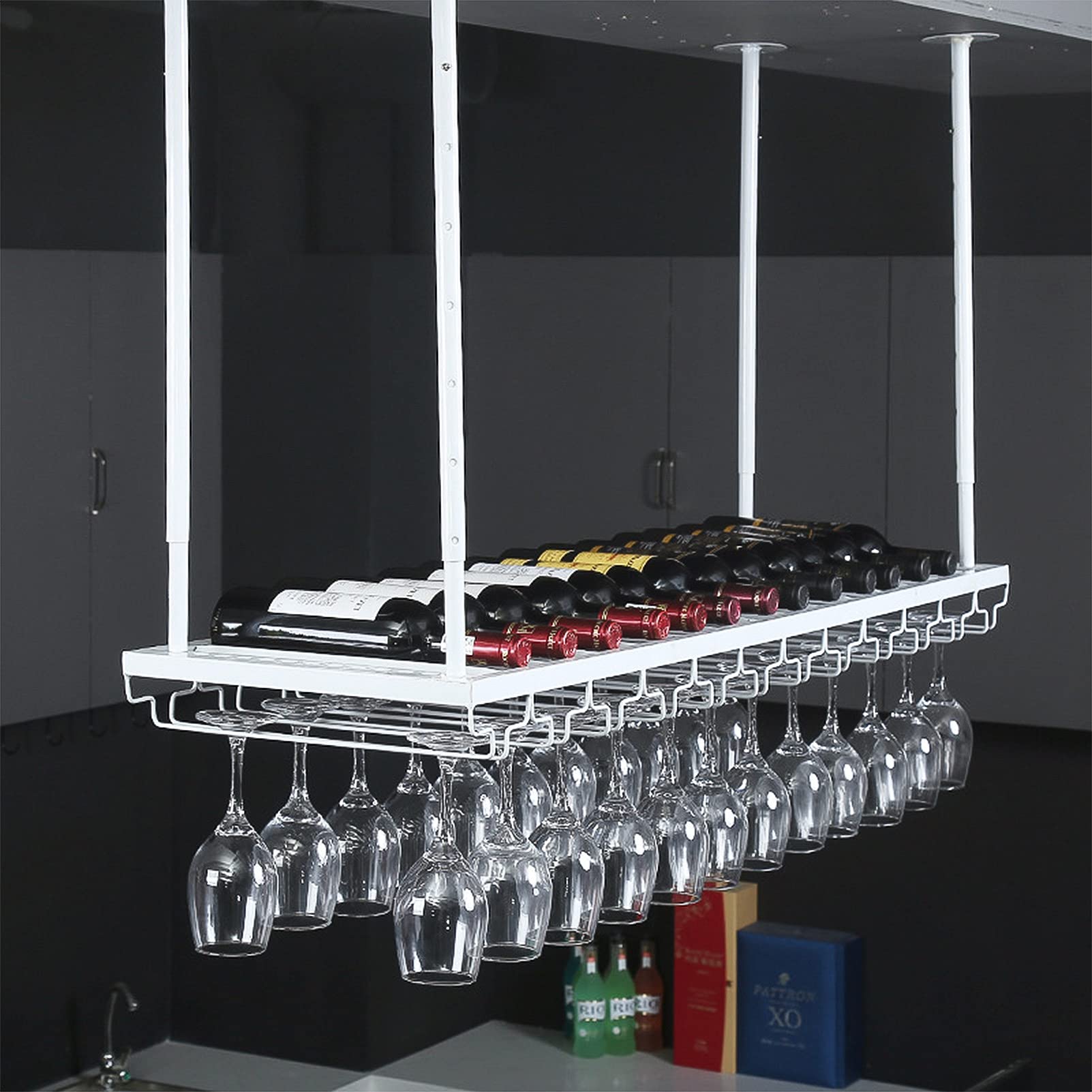 Style simple et moderne pour ce casier à vin suspendu en métal qui sublime votre bar ou cuisine