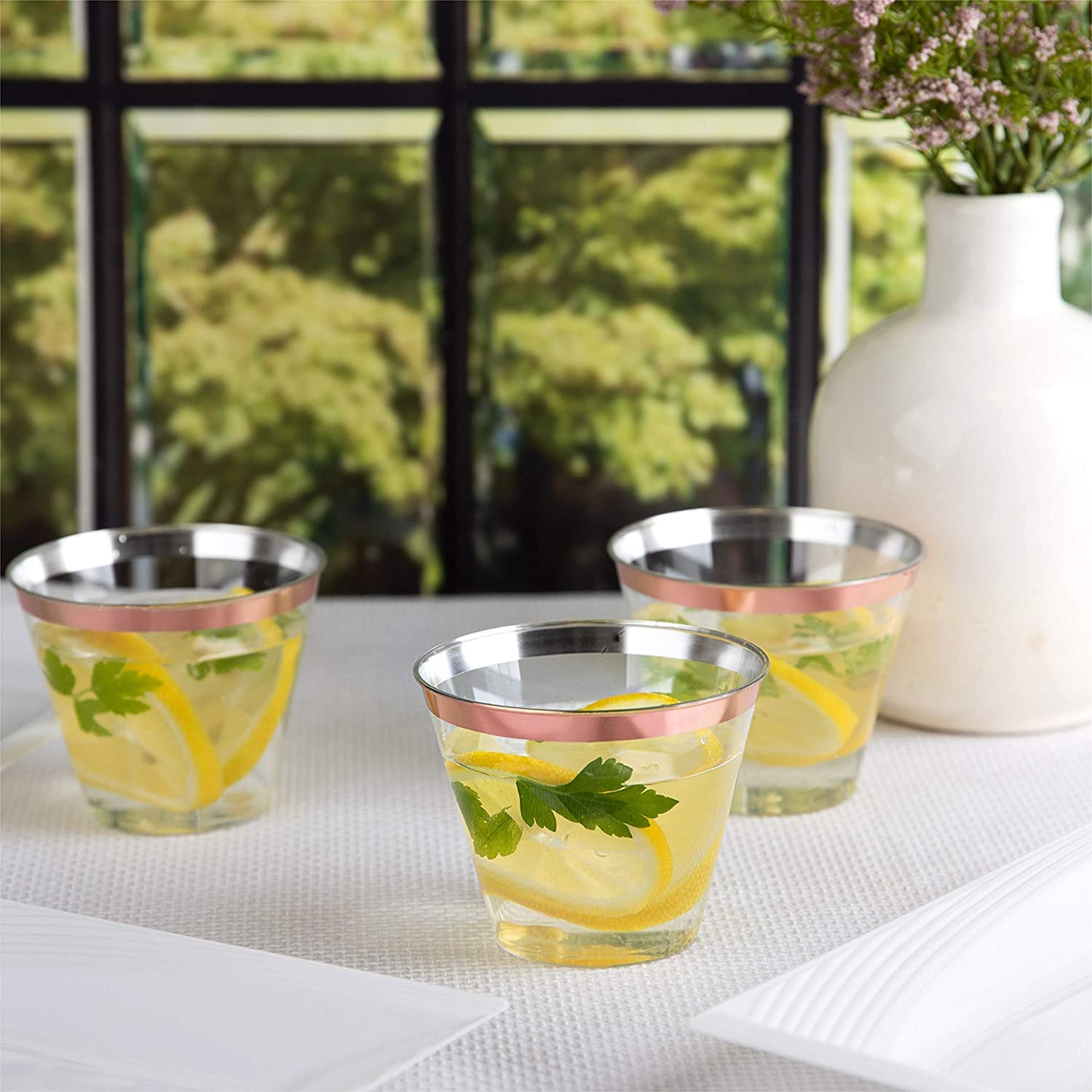 LATERN 60 Pezzi Bicchieri di Plastica Bordati in Oro Rosa, 270ml Bicchieri di Plastica Tazze per Bevande Riutilizzabili Bicchieri da Vino per Feste per Champagne Birra Cocktail Martini (8,9 x 7,1cm)
