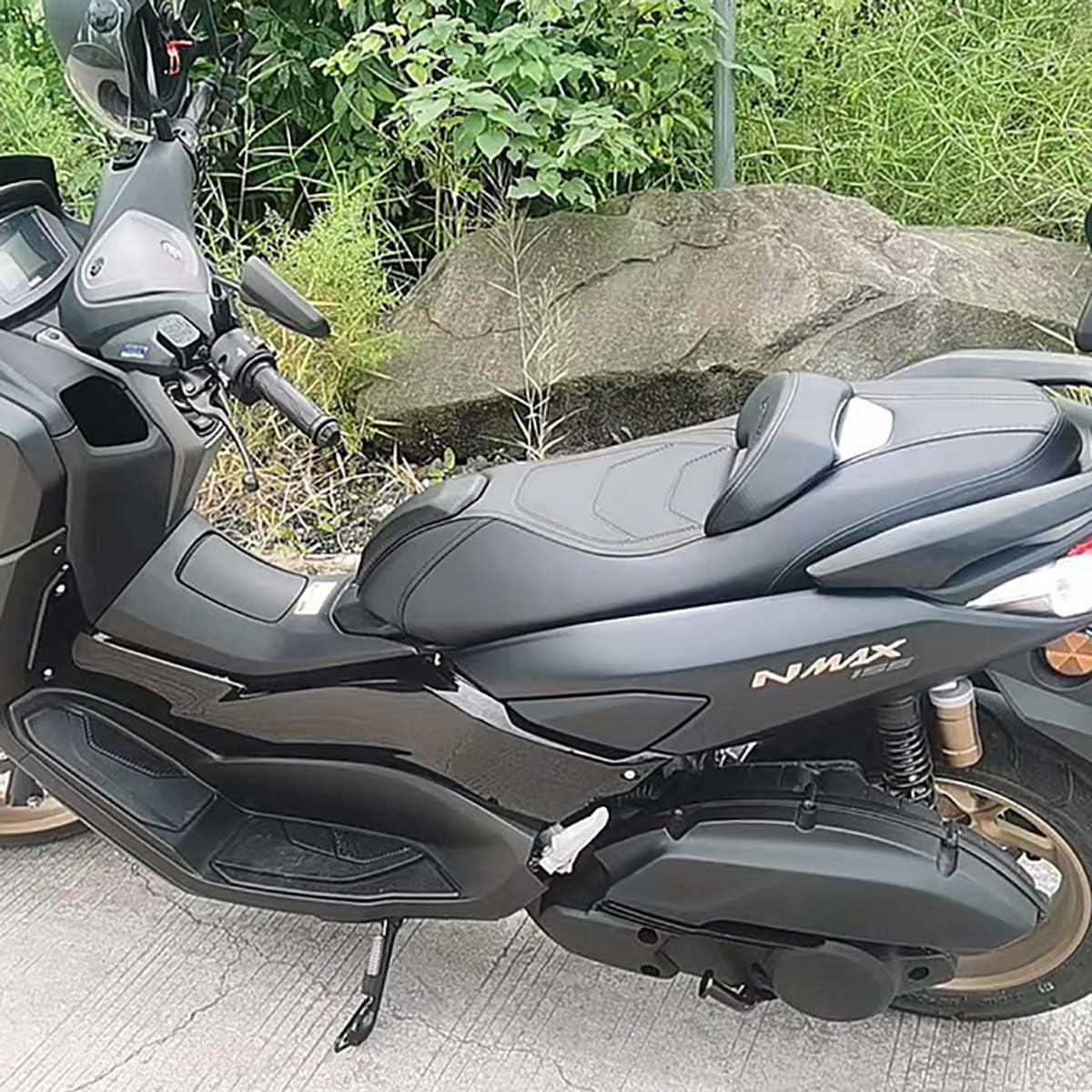 ヤマハ　NMAX155/125　ローダウンスポーツカーボンシート