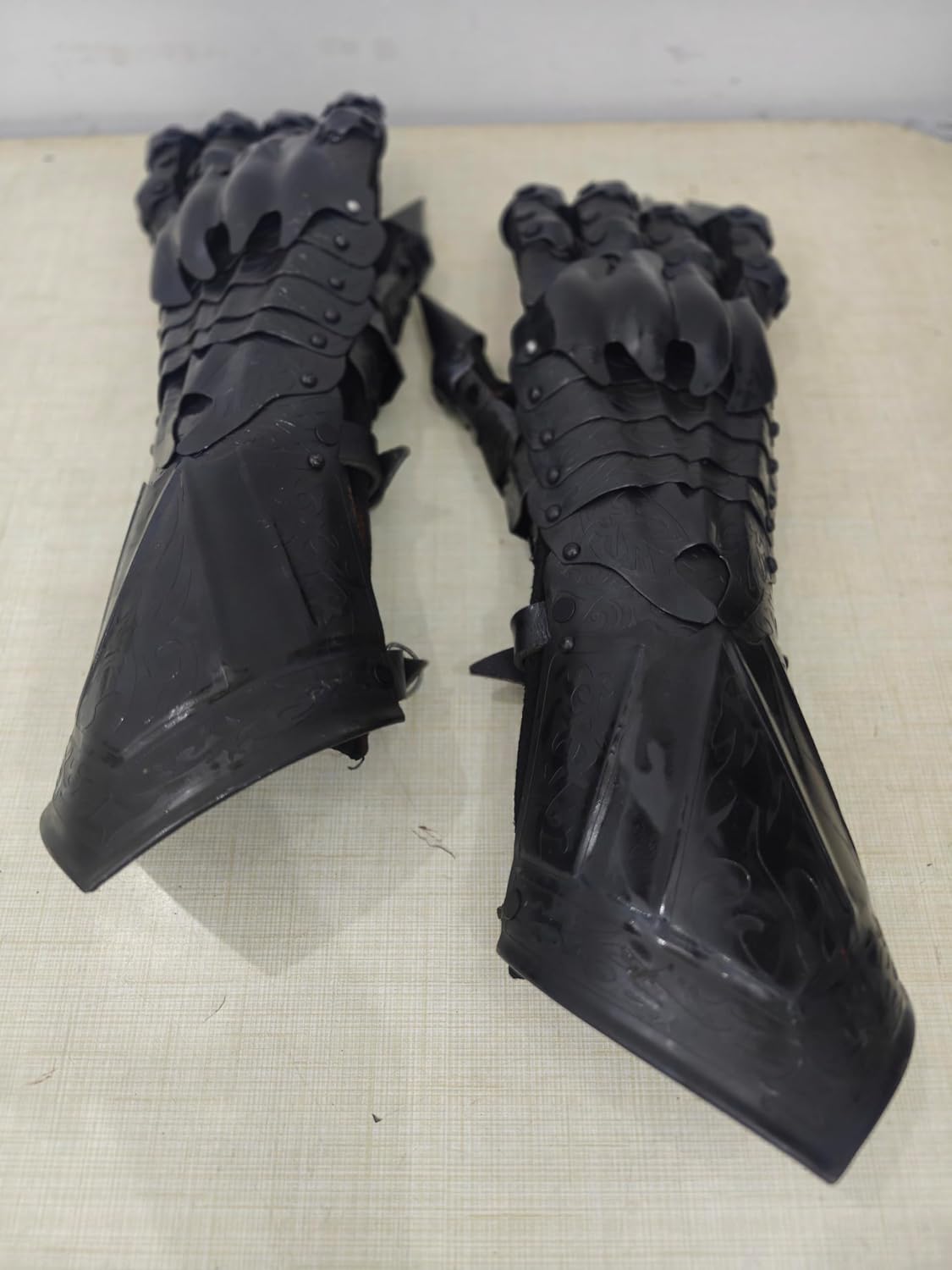 Medieval Gauntlets Fantasy Gothic Style Armor, Black Articulated Steel, Nazgul Knight Witch King Design, Wearable Fully Functional Halloween Cosplay Prop Costume SCA LARP Aceessories
