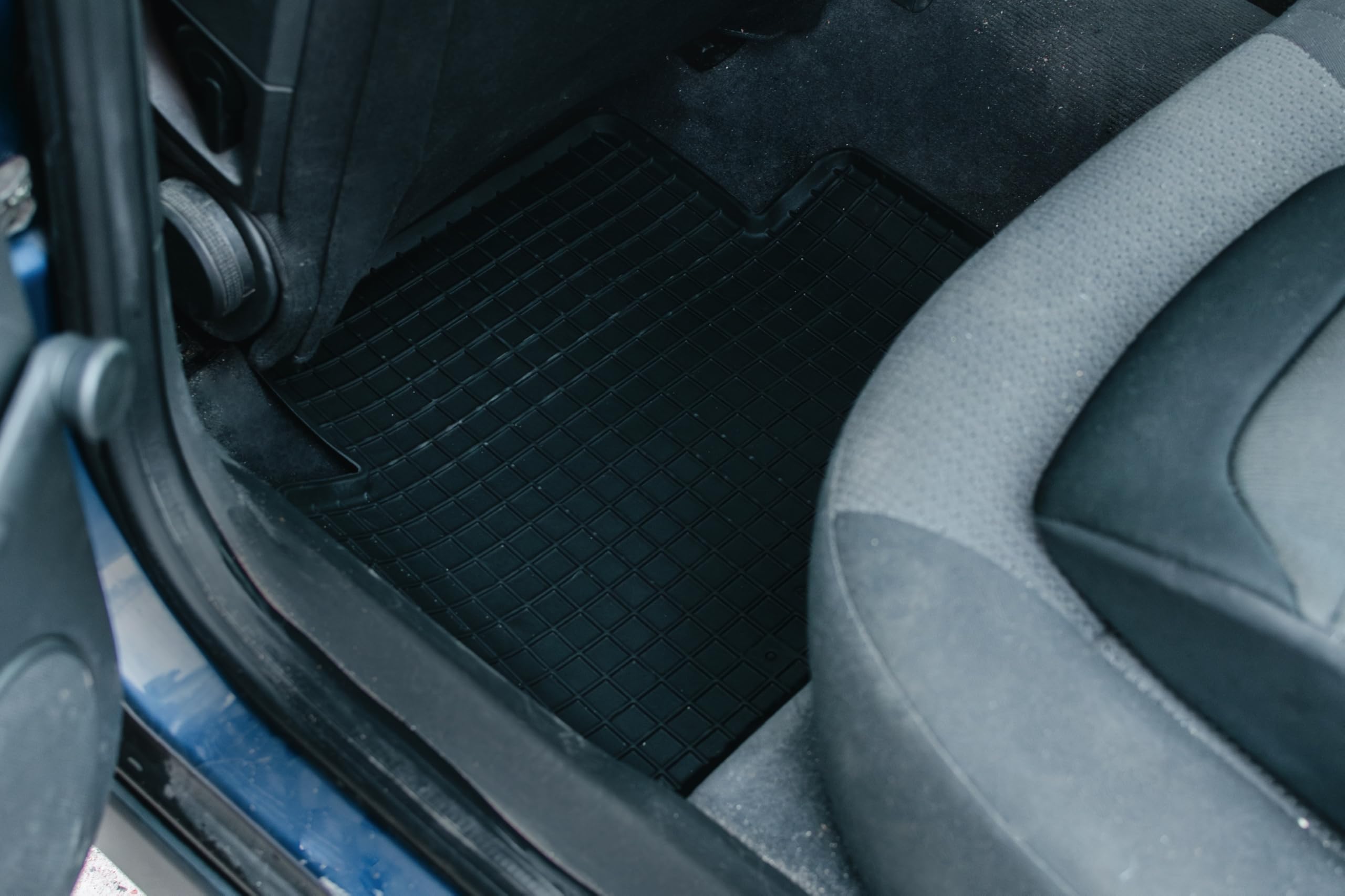 dywaniki gumowe korytkowe, kompatybilne z: Dacia Sandero Stepway II FL hatchback (2018-2021) - uniwersalne wycieraczki samochodowe - rant 1,5 cm - zestaw 4 sztuki
