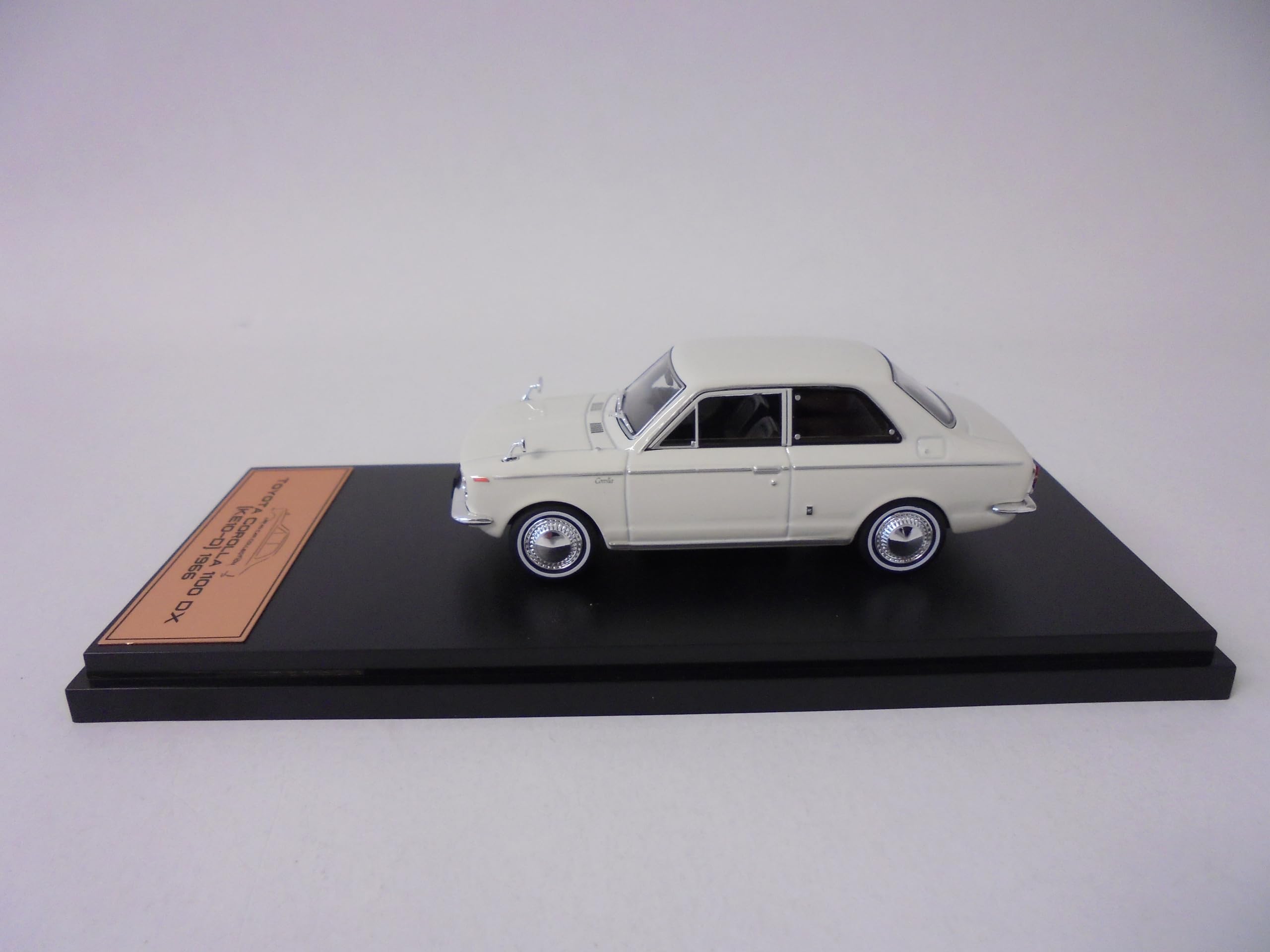 OPO 10 - Collectible miniature car 1/43 compatible with Toyota Corolla 1100 DX 1966 - JPL28, Metallic - Image 2