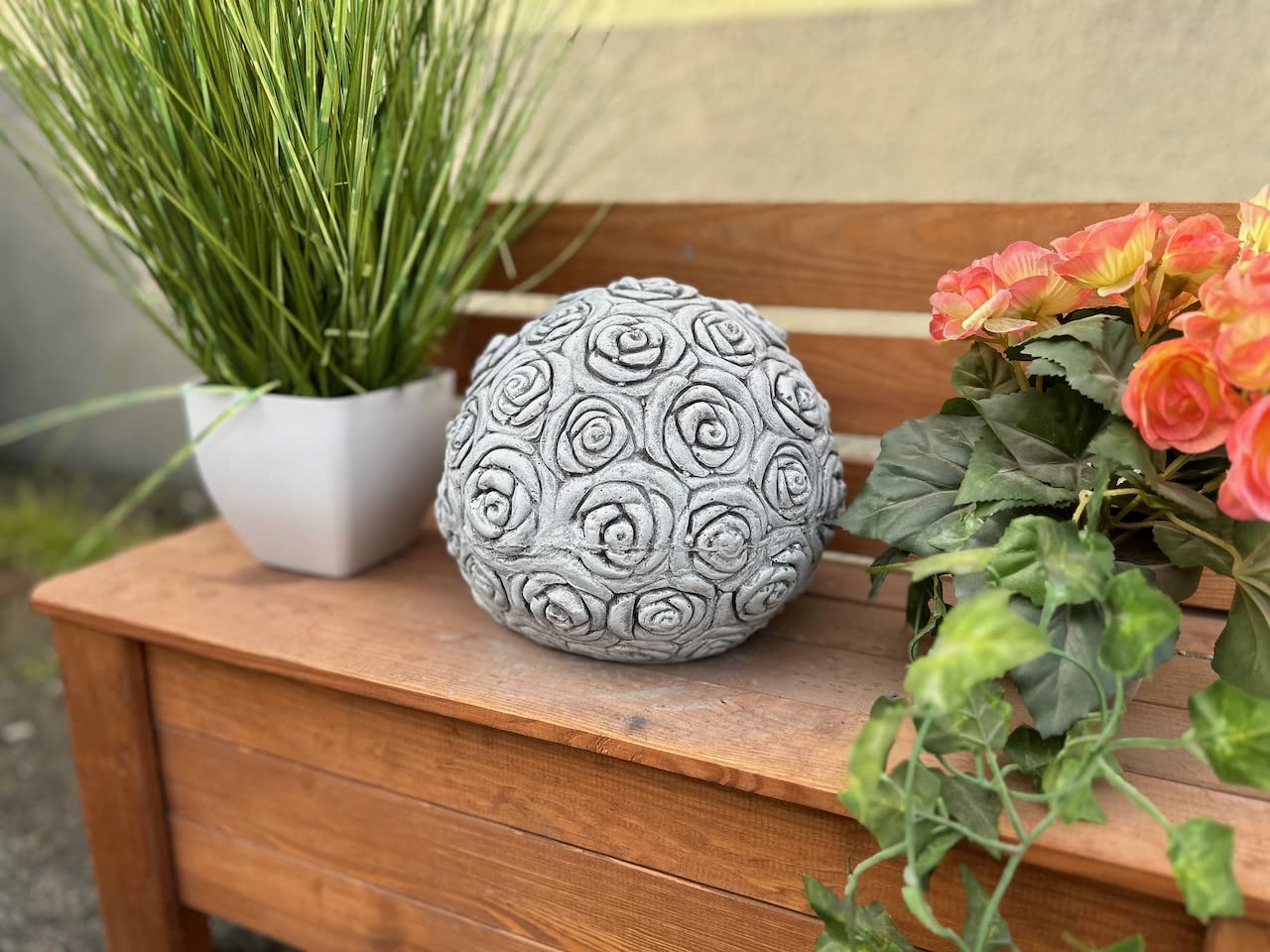 stoneandstyle Steinfigur Steinkugel Rosenball frostfest Steinguss ca. 12,1 kg