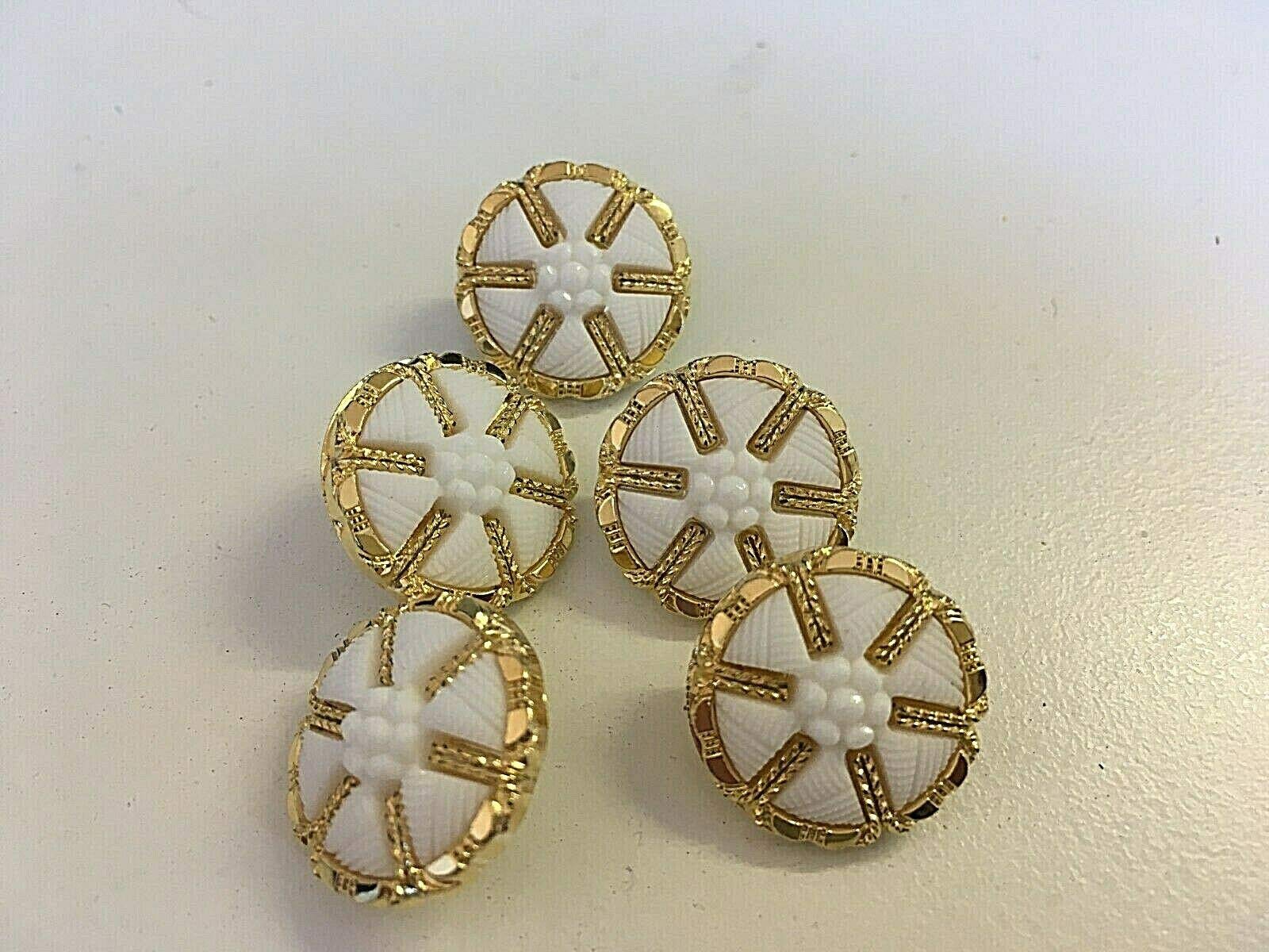 Nova Trimmings Pearl & Gold Petal Shank Buttons 20 mm x 3 Buttons