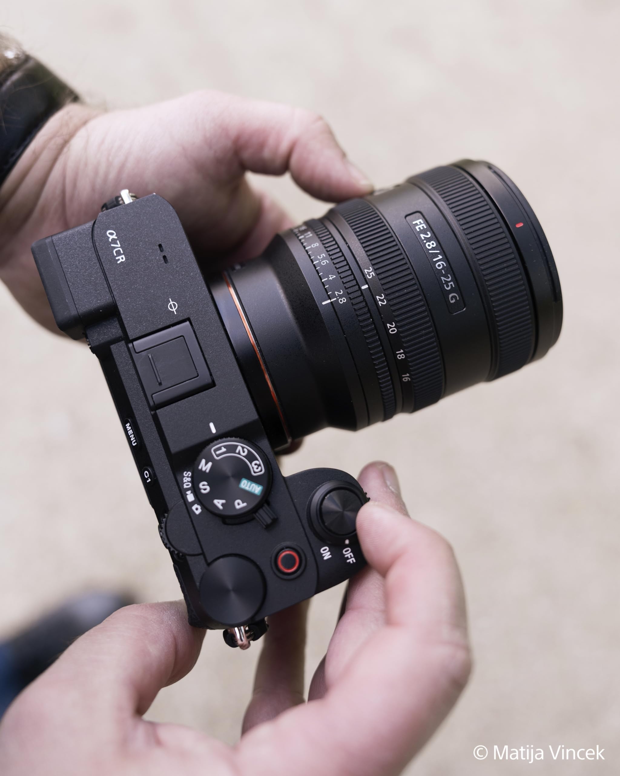 Sony FE 16–25 mm f/2.8 G Vollformat-Weitwinkelzoomobjektiv, kompatibel mit gesamter A7-Serie & A6000-Serie & ZV-E10, E-Mount (SEL1625G)