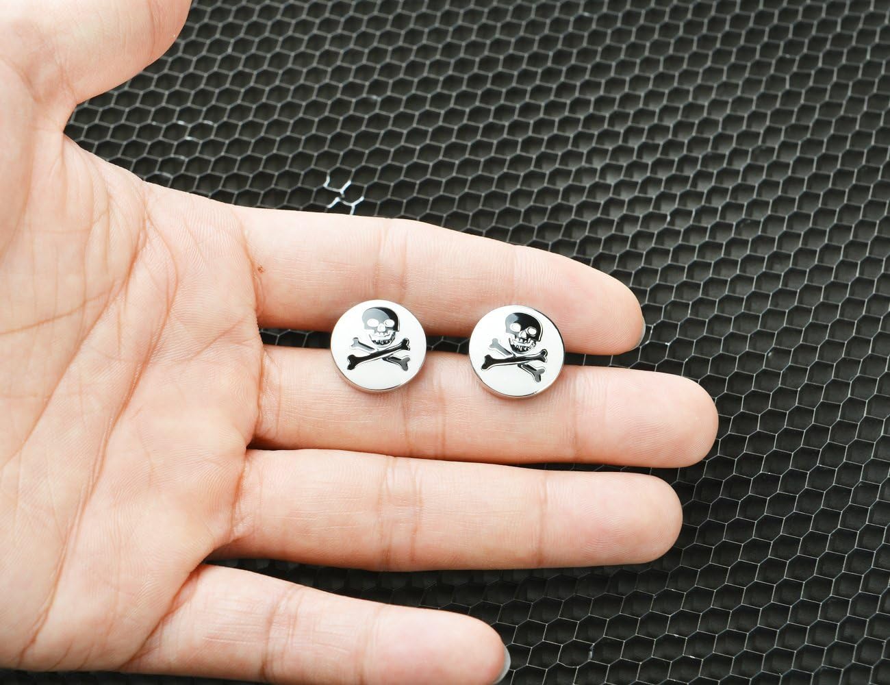 Cufflinks Unique Round Bone and Skull Engraved Cuffs Luxury Shirts Silver Cuff Links for Men