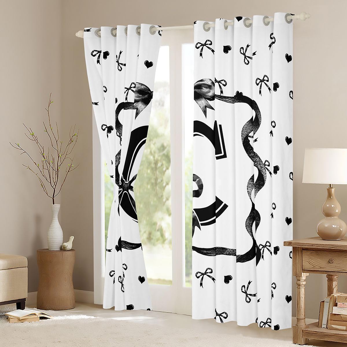 Homewish Spersonalizowane czarne zasłony okienne z kokardą, 132 x 160 cm, 2 zestawy paneli - inicjał litery C, kokardki, zasłony zaciemniające, czarno-biała kokarda, dekoracje okienne, wstążka, muszka