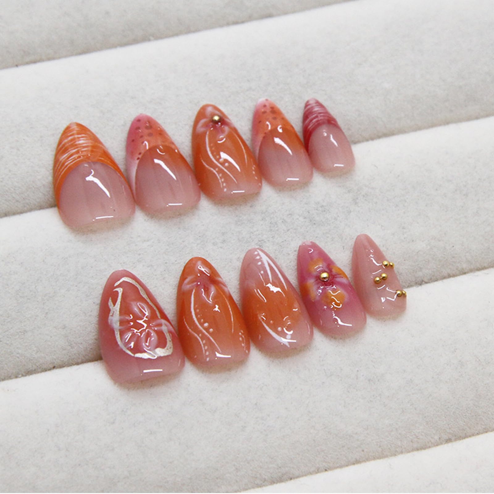 GlamRays 30 pièces Stickers Ongles 3D Fleurs d'oranger, Faux Ongles French Tip Amande Moyenne avec décoration dorée 3D, Design Cristal
