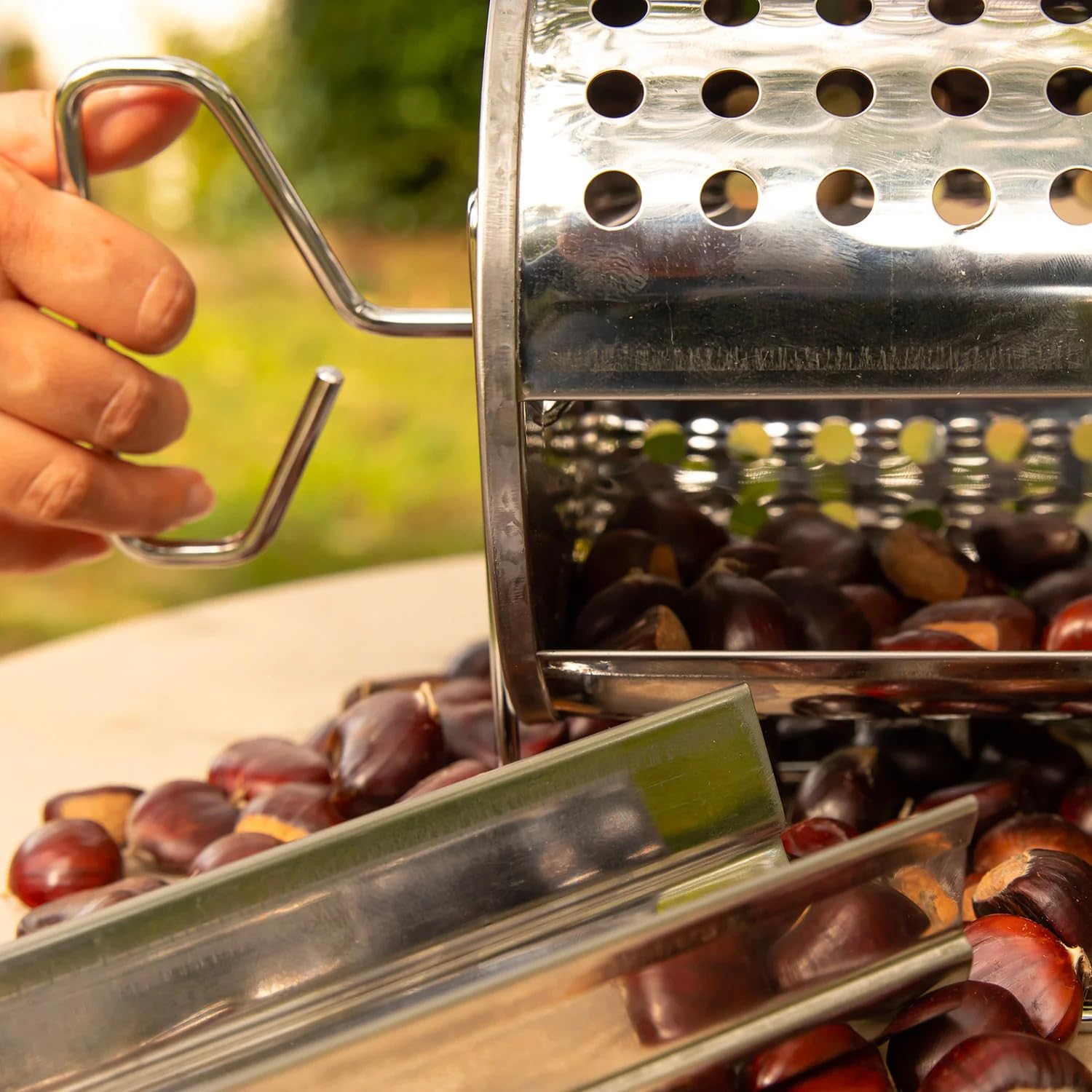 SOLEILUX Cuoci castagne Gira Castagne girevole rotante a batteria, Cestello Inox con motore utilizzabile su Fornelli e Barbecue - Prodotto Italiano