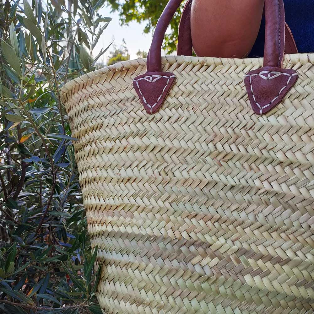 Cestino da spiaggia artigianale in foglie di palma naturale, borsa polivalente intrecciata a mano con manici in vero cuoio, stile chic e disinvolto ideale per la stagione estiva