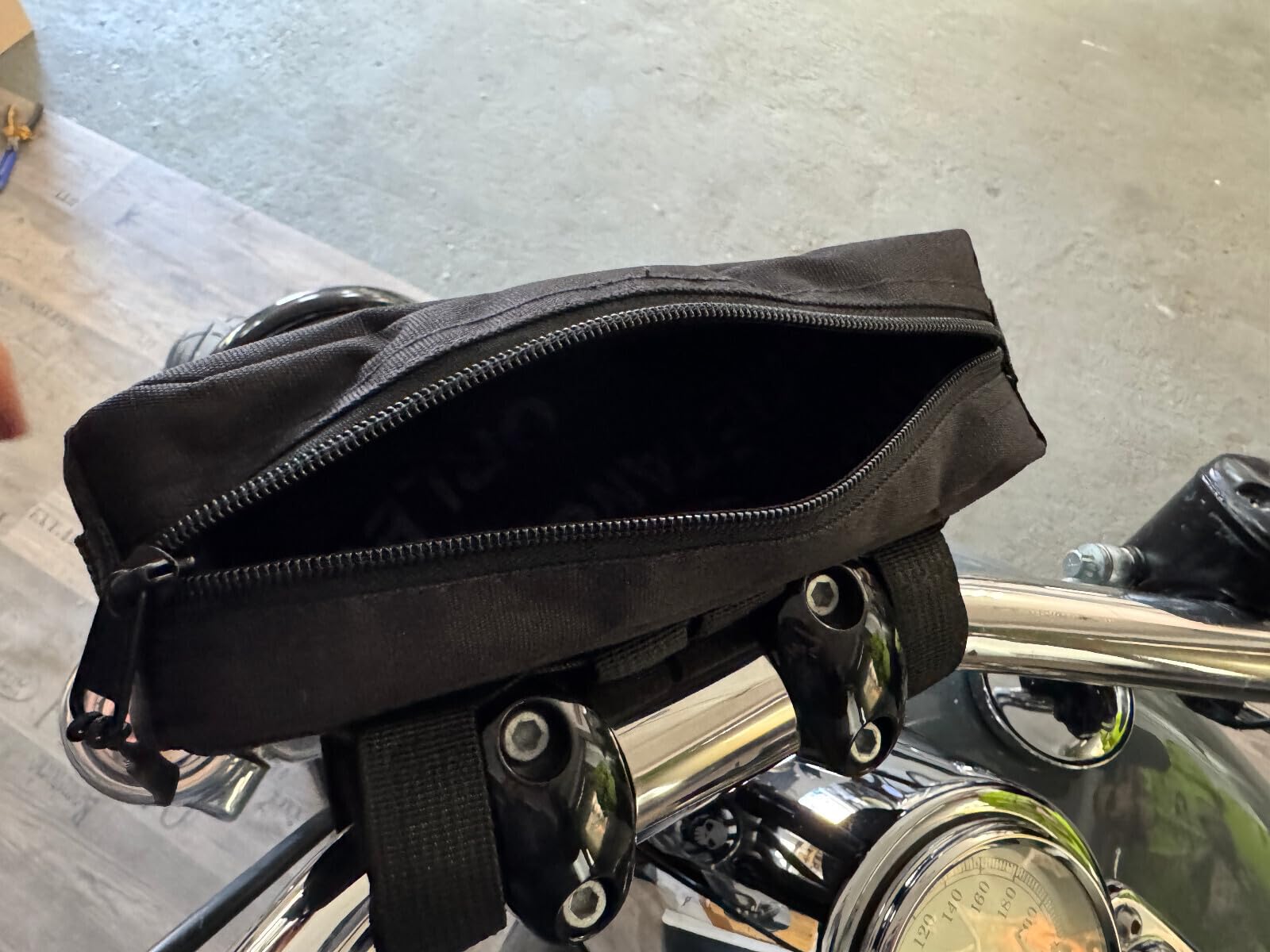 Tool Protect Werkzeugrolle kompatibel mit Harley Davidson universell Bobber Cordura Werkzeugrolle Lenkertasche Gepäckrolle Motorrad Quad Trike ATV Indian Lenker Roller