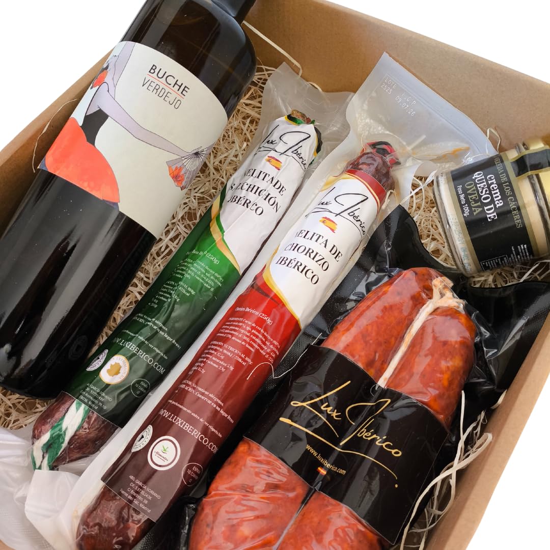 Cesta Gourmet "Livia" - Vino Blanco Verdejo, Embutido y Morcilla | Vino blanco Verdejo, velitas de chorizo y salchichón ibérico, morcilla patatera y crema de queso de oveja. Para regalar.