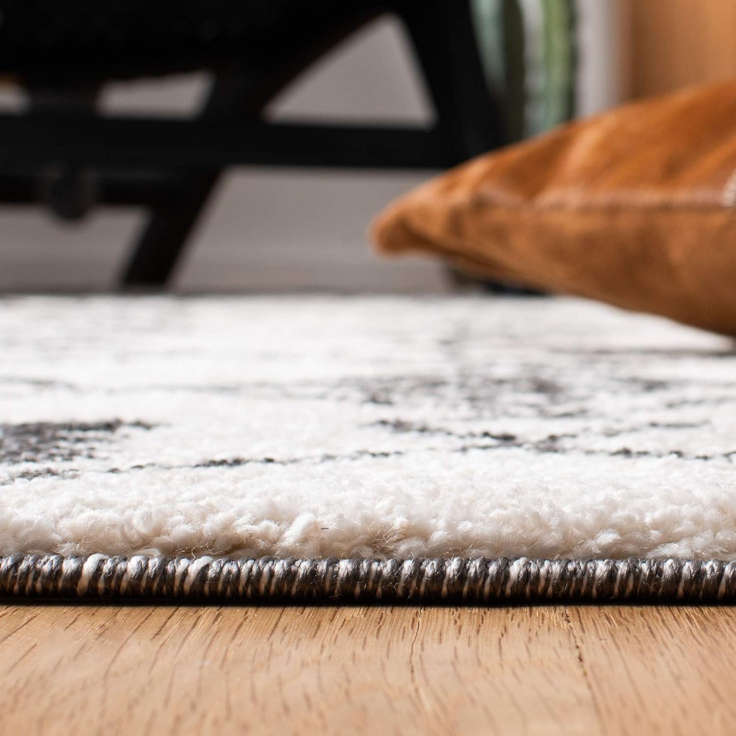 SAFAVIEH Tunisia Collection Area Rug - 5'3" x 7'7", Ivory & Black, Moroccan Tribal Design, Non-Shedding & Easy Care, Ideal for High Traffic Areas in Living Room, Bedroom (TUN736A)