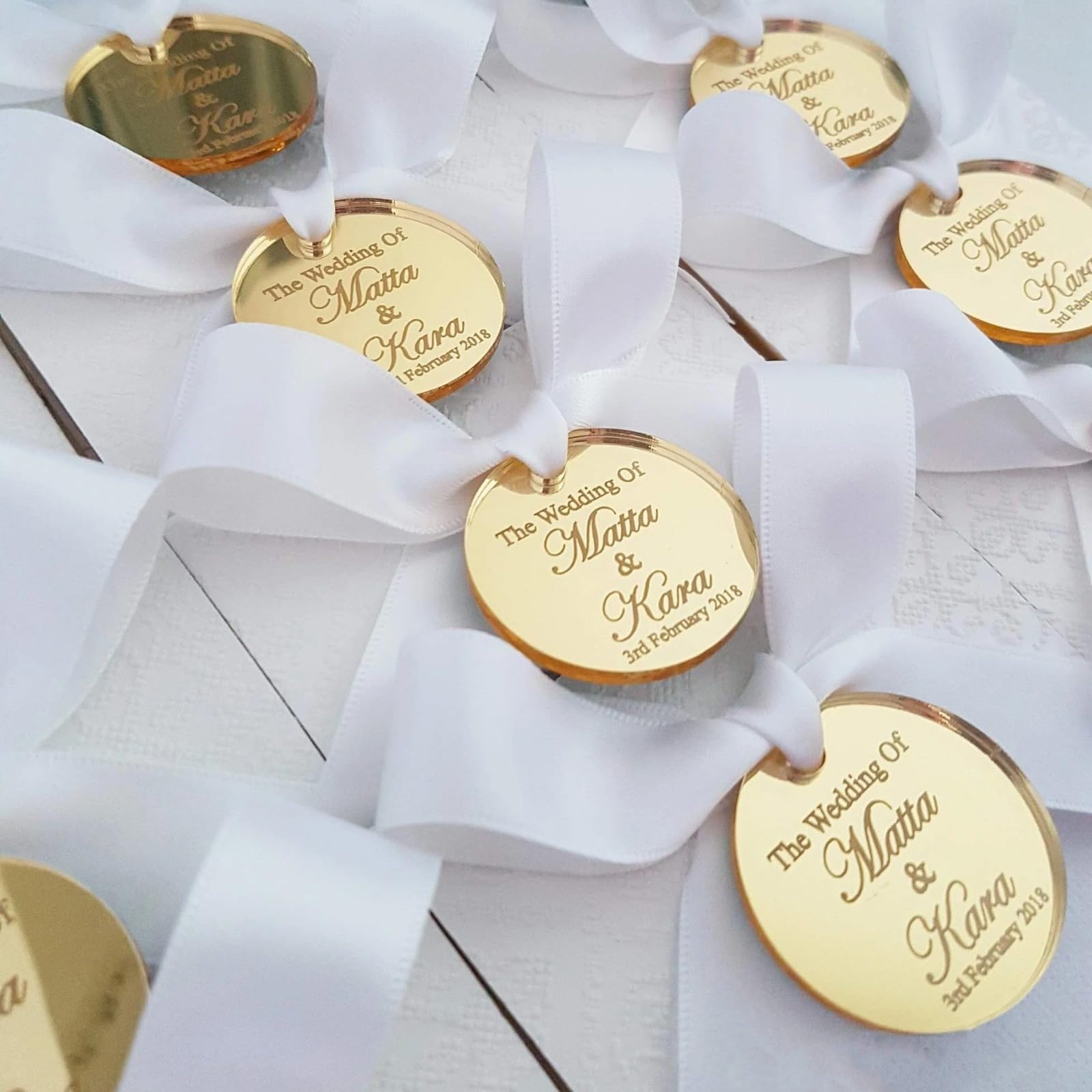 Personalisierte Spiegel-Acryl-Etiketten für Hochzeit, Verlobung, individuelles Namensschild, Taufe, Hochzeit, Babytaufe, Spiegel, Dekoration, Geschenkanhänger für Gastgeschenke (100 Stück)