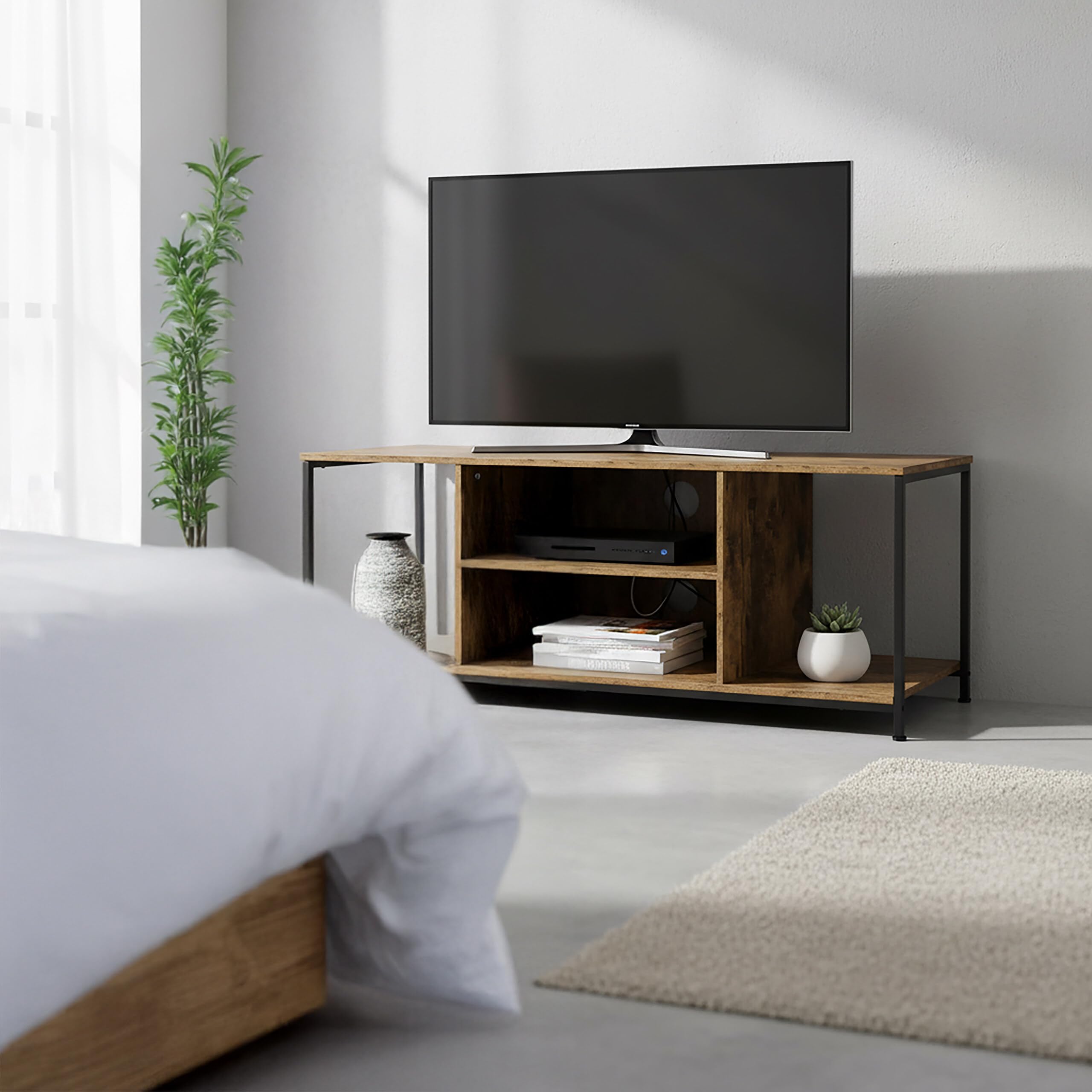 Relaxdays Meuble TV Industriel 4 Compartiments, Passe-câbles, pour TV Jusqu’à 55", Brun/Noir 50x120x40 cm