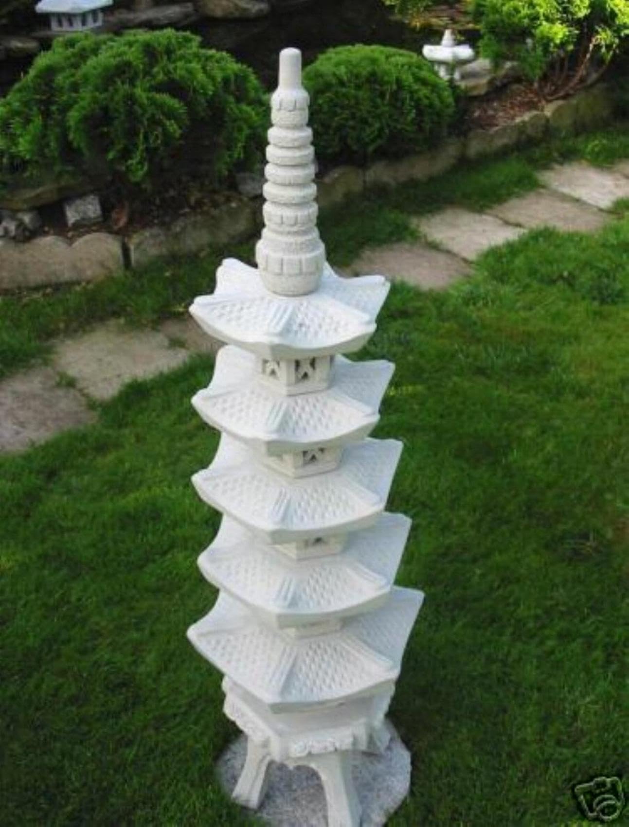 Steintempel im japanischen Stil Pagode 5 stöckig - Handgefertigte Gartenfigur aus regionalem Steinguss - Zen - Dekoration für Garten & Terasse - wetterfest & langlebig