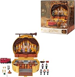 Polly Pocket - Cofanetto Harry Potter, playset da collezione con 5 bambole dei personaggi della serie, 11 accessori e 4 iconiche location inclusi, giocattolo per bambini, 4+ anni, HRD56