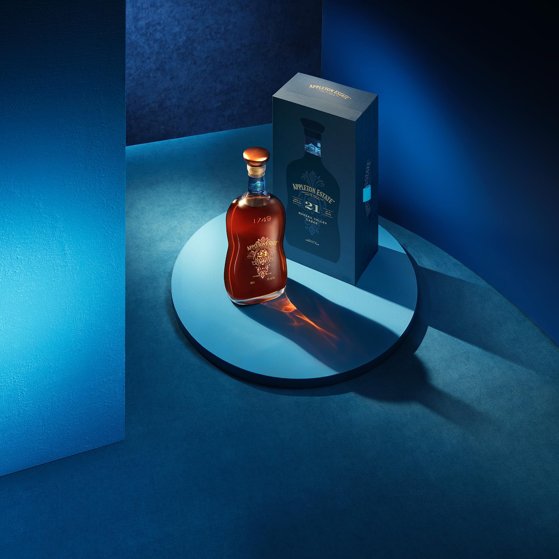 Appleton Estate 21 Years Old Nassau Valley Casks | gold-brauner Jamaica Rum| hochwertiges Geschenk | in Eichenfässern gereift | 43% Vol.| 1 x 0,7 l