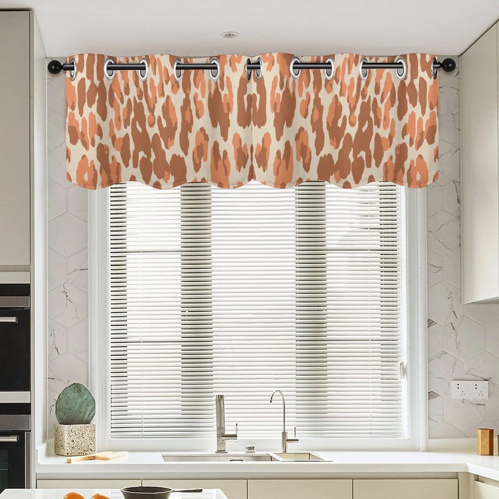 Cenefa de leopardo naranja de 52x18 para dar un toque exótico y cálido a tu salón