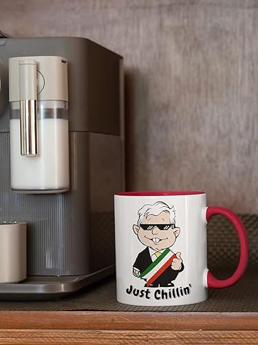 Miniatura 10 de MEXICANDOO AMLO - Taza de café Just Chillin, divertida caricatura, Muñeco AMLITO, taza de cerámica blanca brillante con colores vibrantes en el