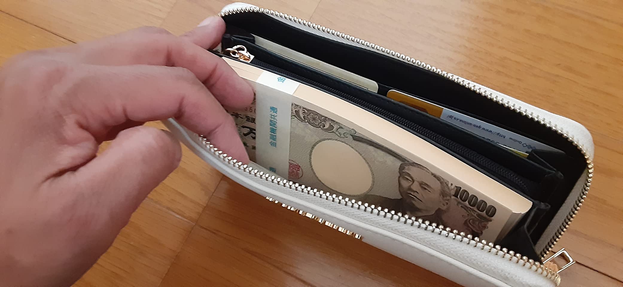 Amazon | FuontenuI 100万円 ダミー 札束 純正帯 レプリカ 金運 祝い プレゼント 防犯 3束 | ジョーク・どっきり ...