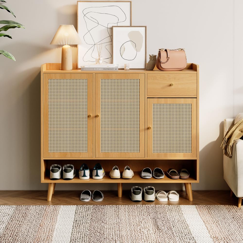 I0I&I0I Rattan Schuhschrank mit 2 Türen, Schuhkommode mit 5 Böden, Holzgriffe und Massivholzbeine für Flur und Eingangsbereich (Natural + Particle Board)