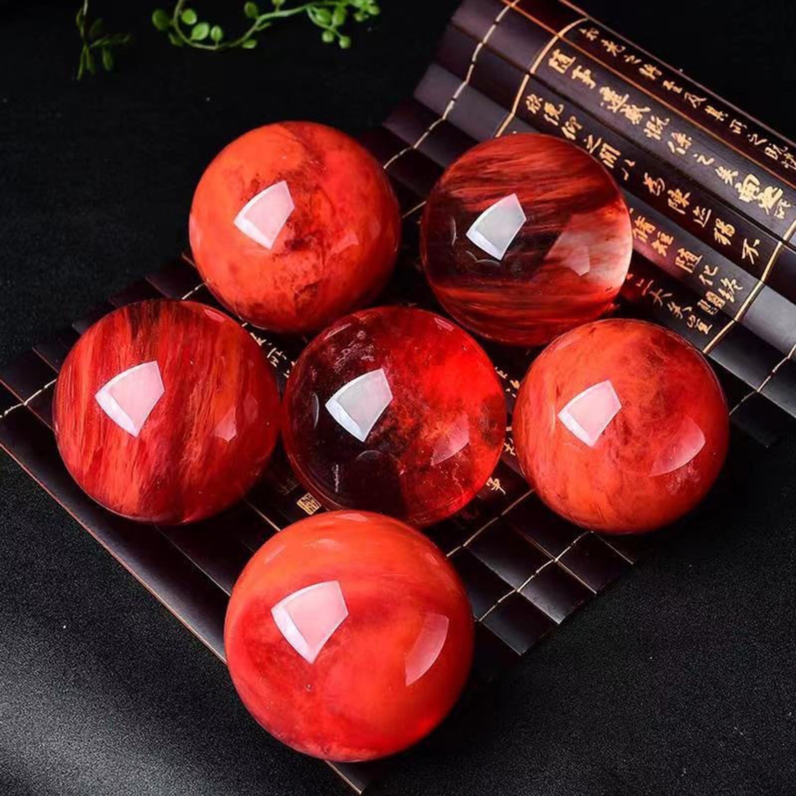 Boule de Cristal Rouge avec Support, Boule de Divination polie en Quartz fondu Naturel, Pierre de Richesse Feng Shui, sphère de Pierre précieuse de Fortune pour la guérison,10cm/3.9in