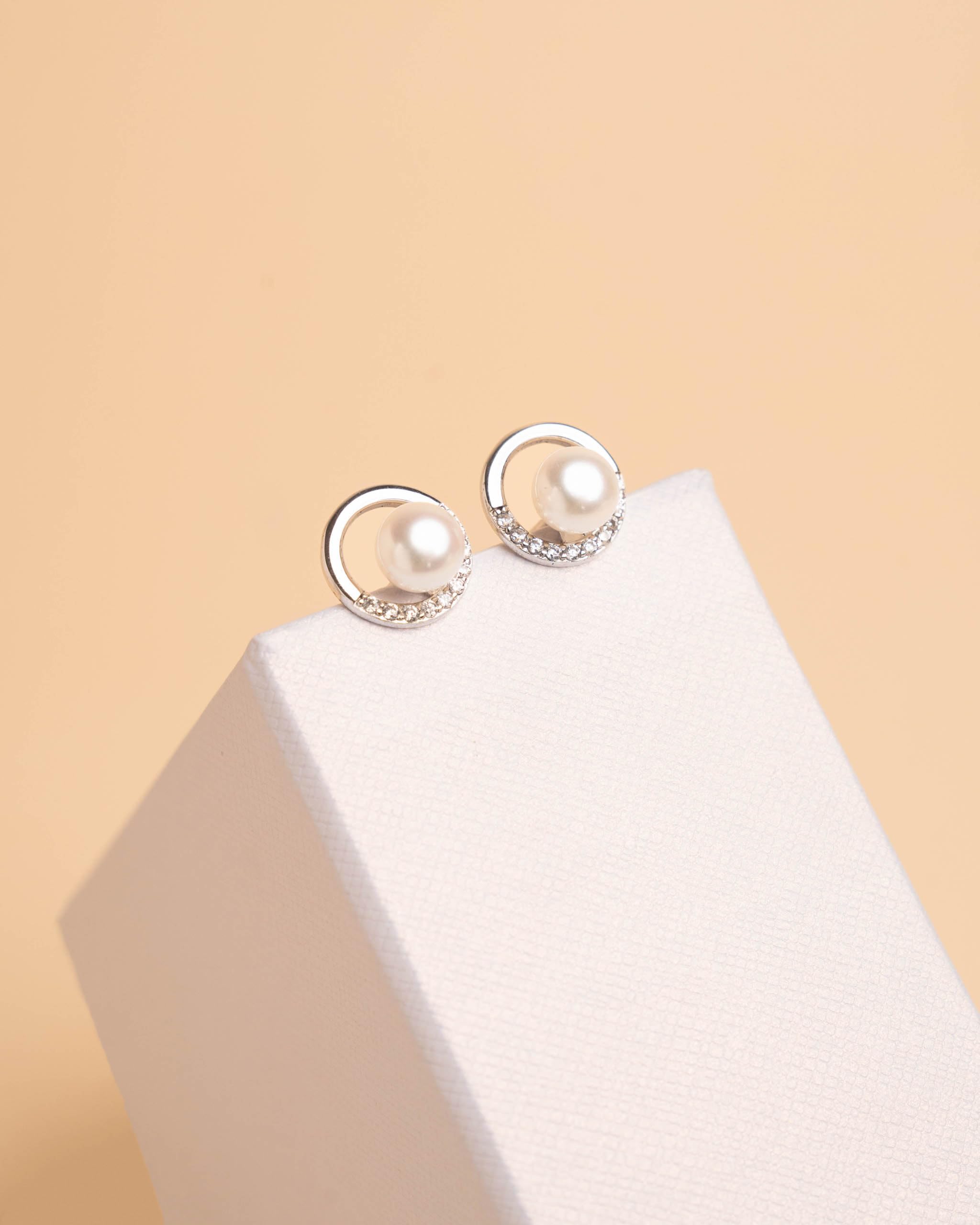 Pendientes de perlas cultivadas de agua dulce de mujer con circonitas SECRET & YOU - Pendientes de Plata de Ley Rodiada de 925 con tuercas resistentes.