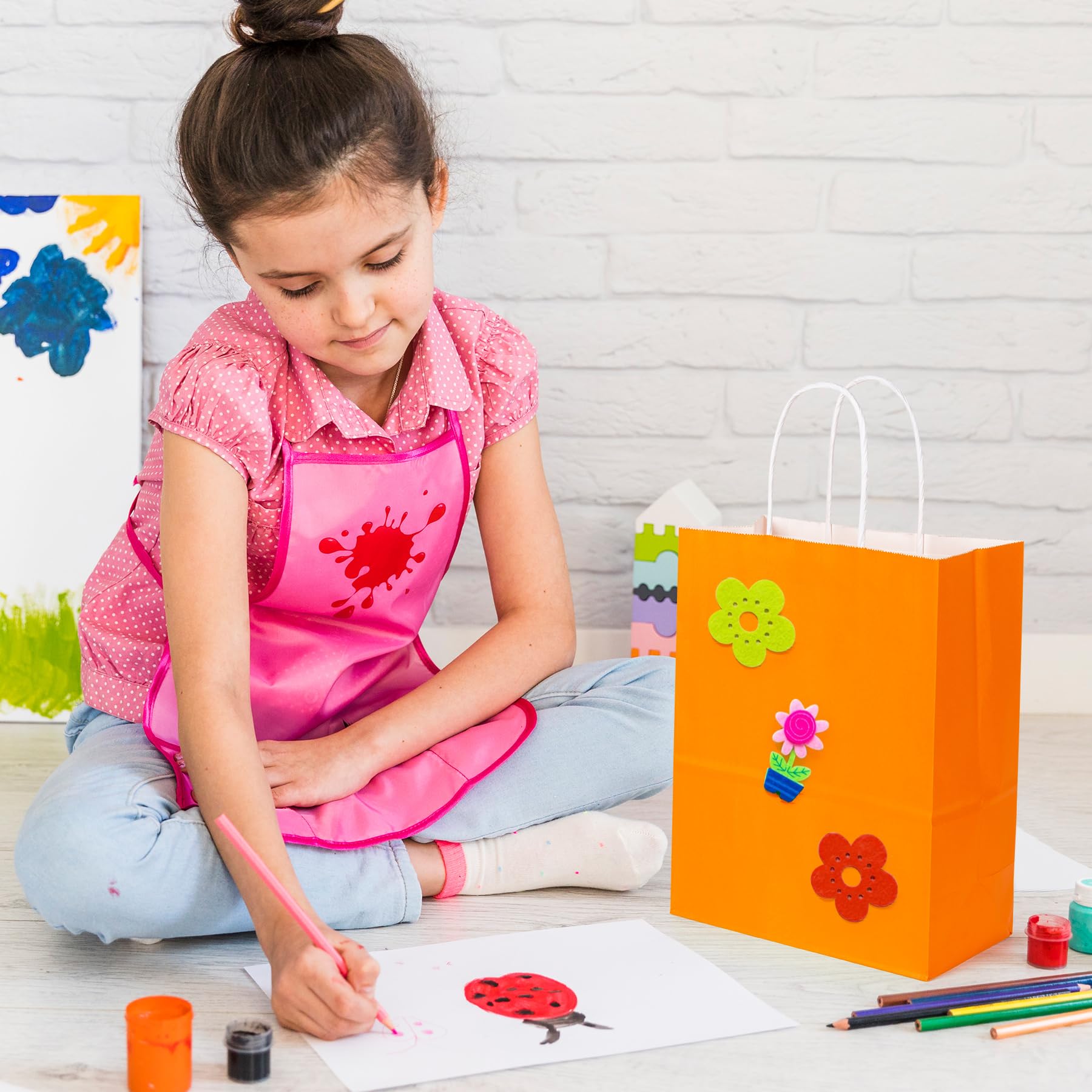 PakTalk Papiertüten mit Griffen, 6 Farben, mittelgroße Geschenktüten, 24 Stück