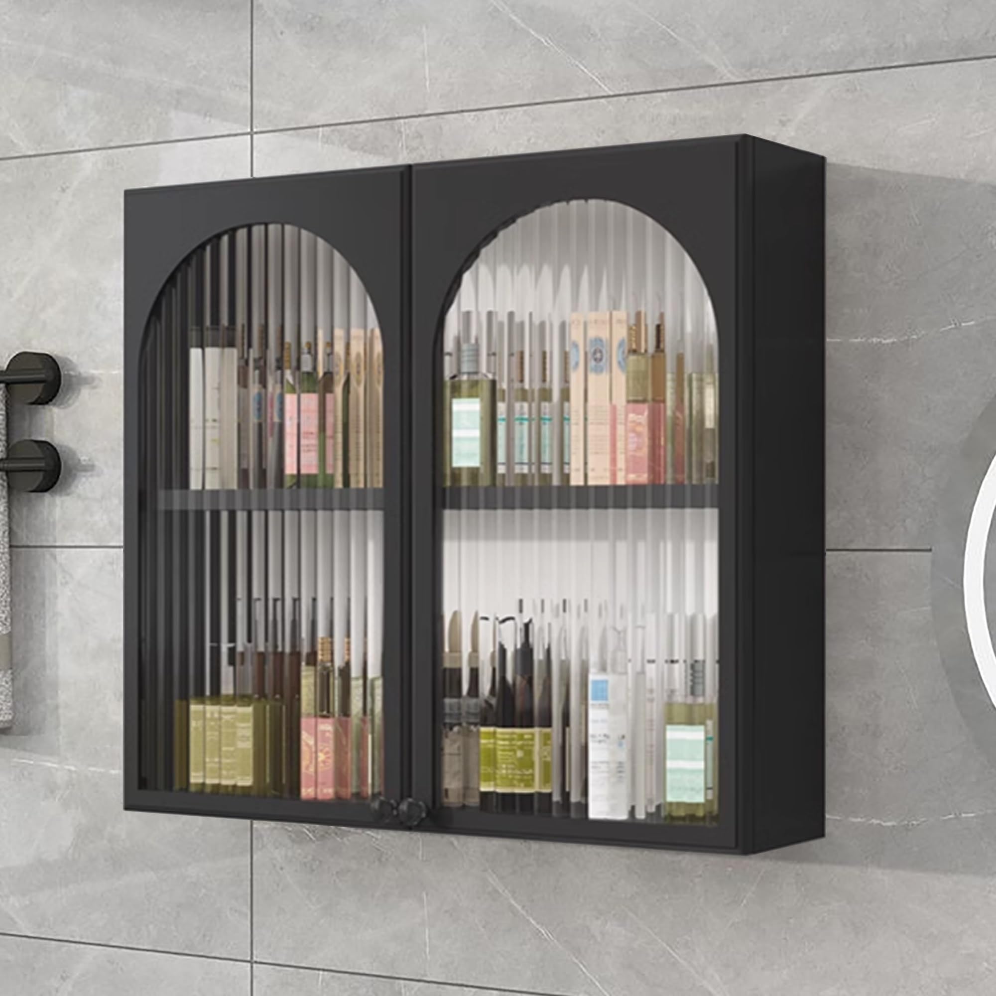 Armoire à pharmacie murale noire pour résoudre le manque de place en salle de bain