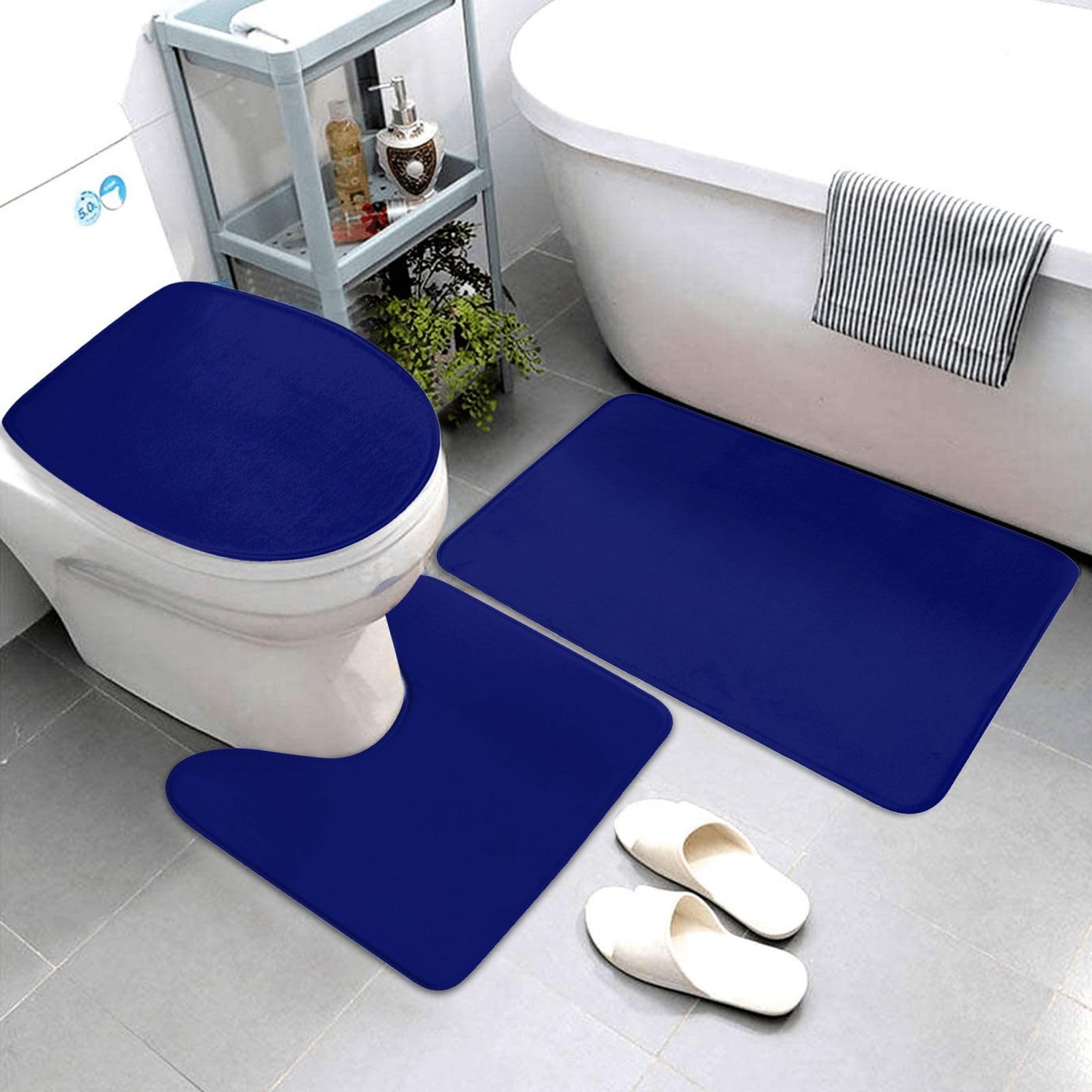 Tapis de douche doux bleu marine pour une salle de bain moderne