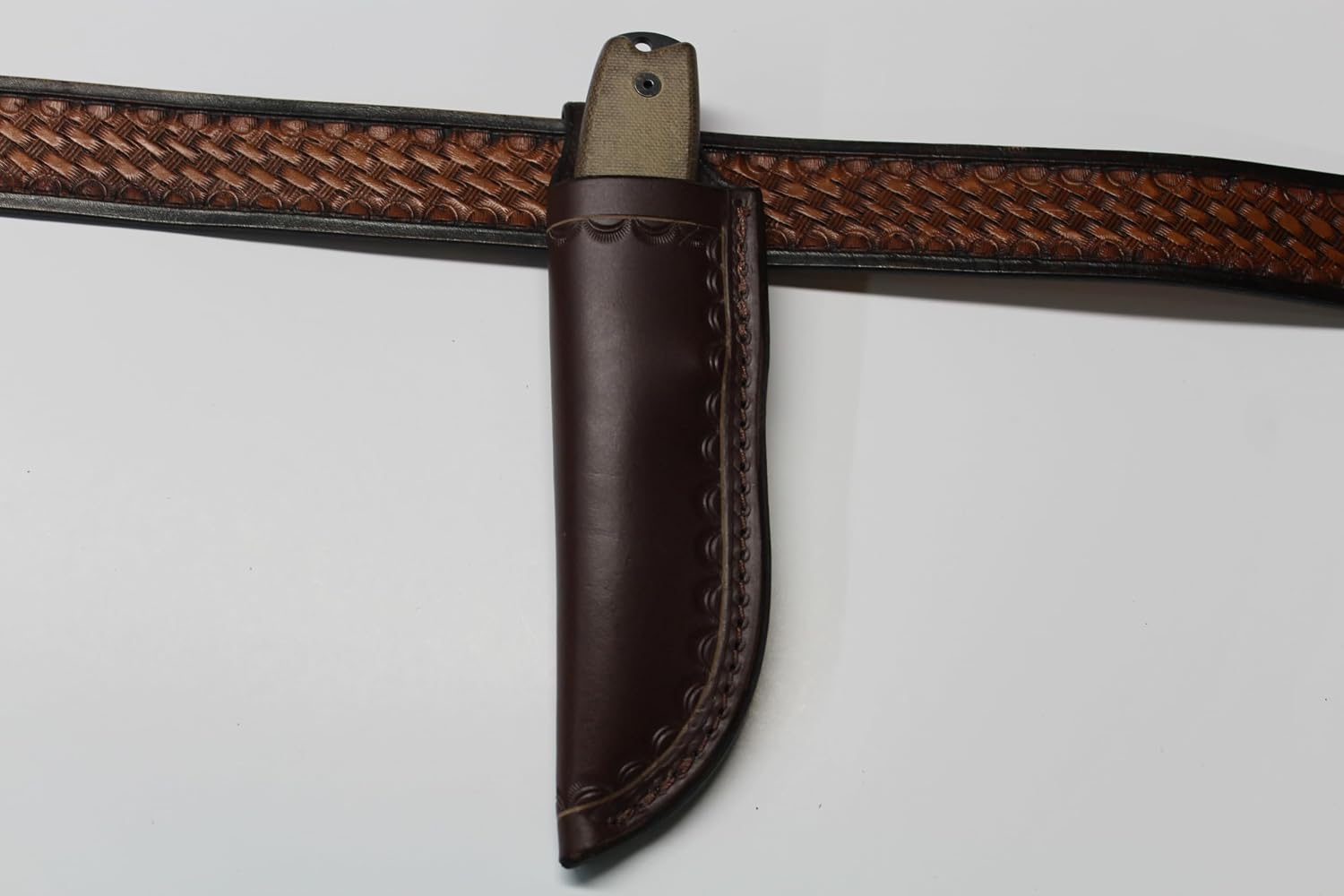 Left hand carry knife sheath Leather. Made to fit a rat. 3. a rat. 4. and a small Buck8 53. selKirk.knife.
