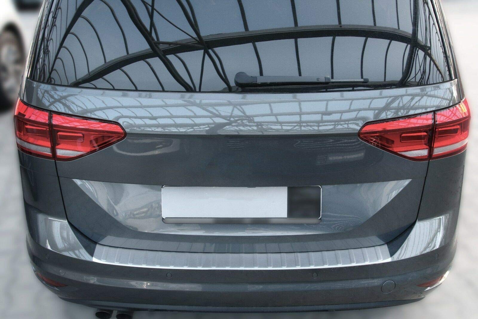 Os?ona progu baga?nika ze stali nierdzewnej, matowa, kompatybilna z VW Touran II 5T od 2015 r., z zagi?ciem kraw?dzi, jako?? premium RECAMBO