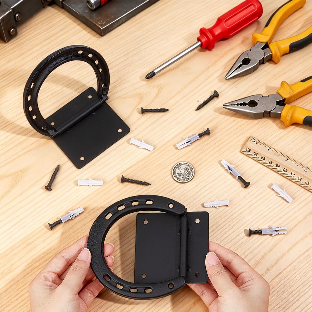 BENECREAT - 2 anillos de corbata de caballo, anillo de fijación resistente en forma de cruz de hierro para caballos, entrenamiento en forma de herradura, para carruajes y pastos al aire libre